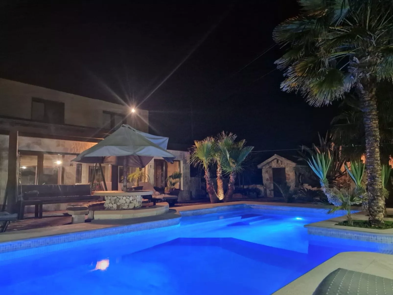 Schönes Haus in Pomer mit privatem Parkplatz-Draußen