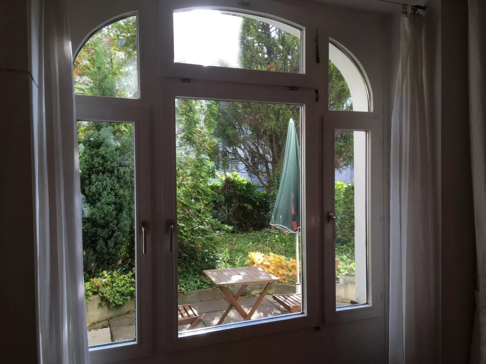 Mit Garagenplatz-Drinnen