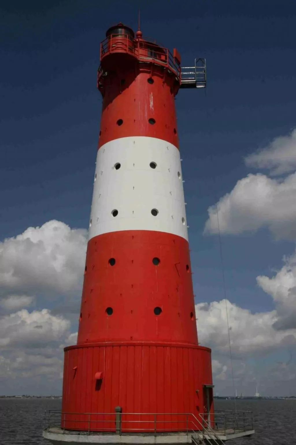 Ruhige Ferienwohnung mit Balkon und Parkplatz-Dehors