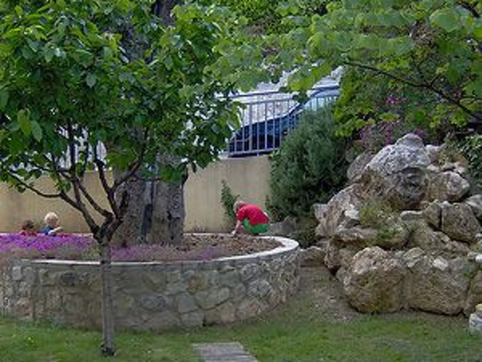 Mit privatem Garten und Terrasse-Dehors