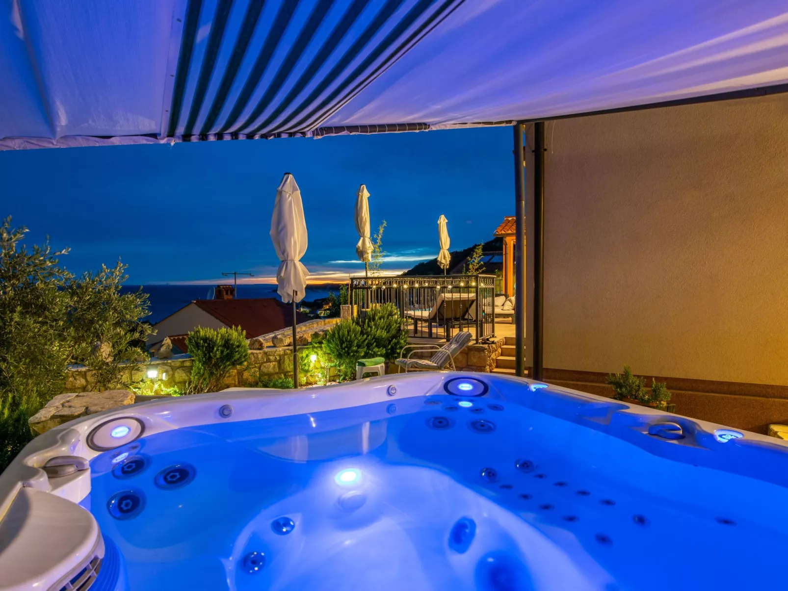 Exklusive und stilvolle Meerblick-Inselvilla-Outside