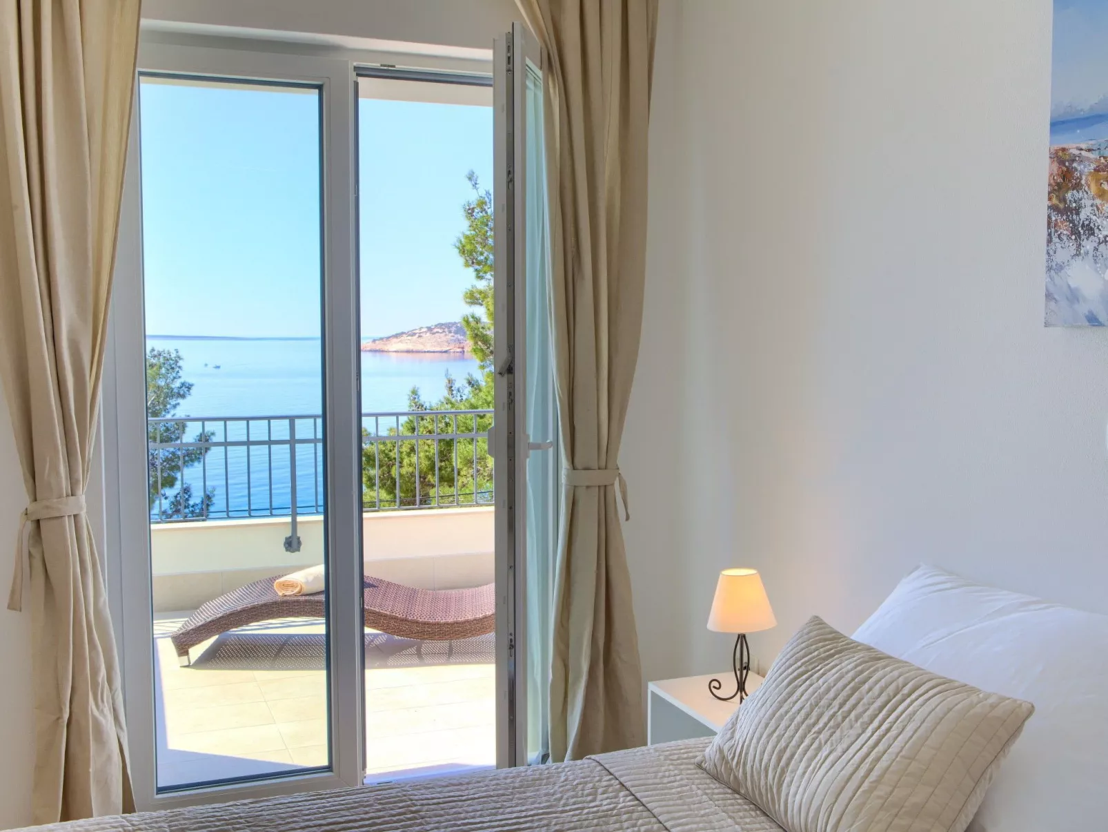 Geräumige, luxuriöse 5*-Ferienvilla mit Meerblick, eigenem Pool und großer Terr-Dedans