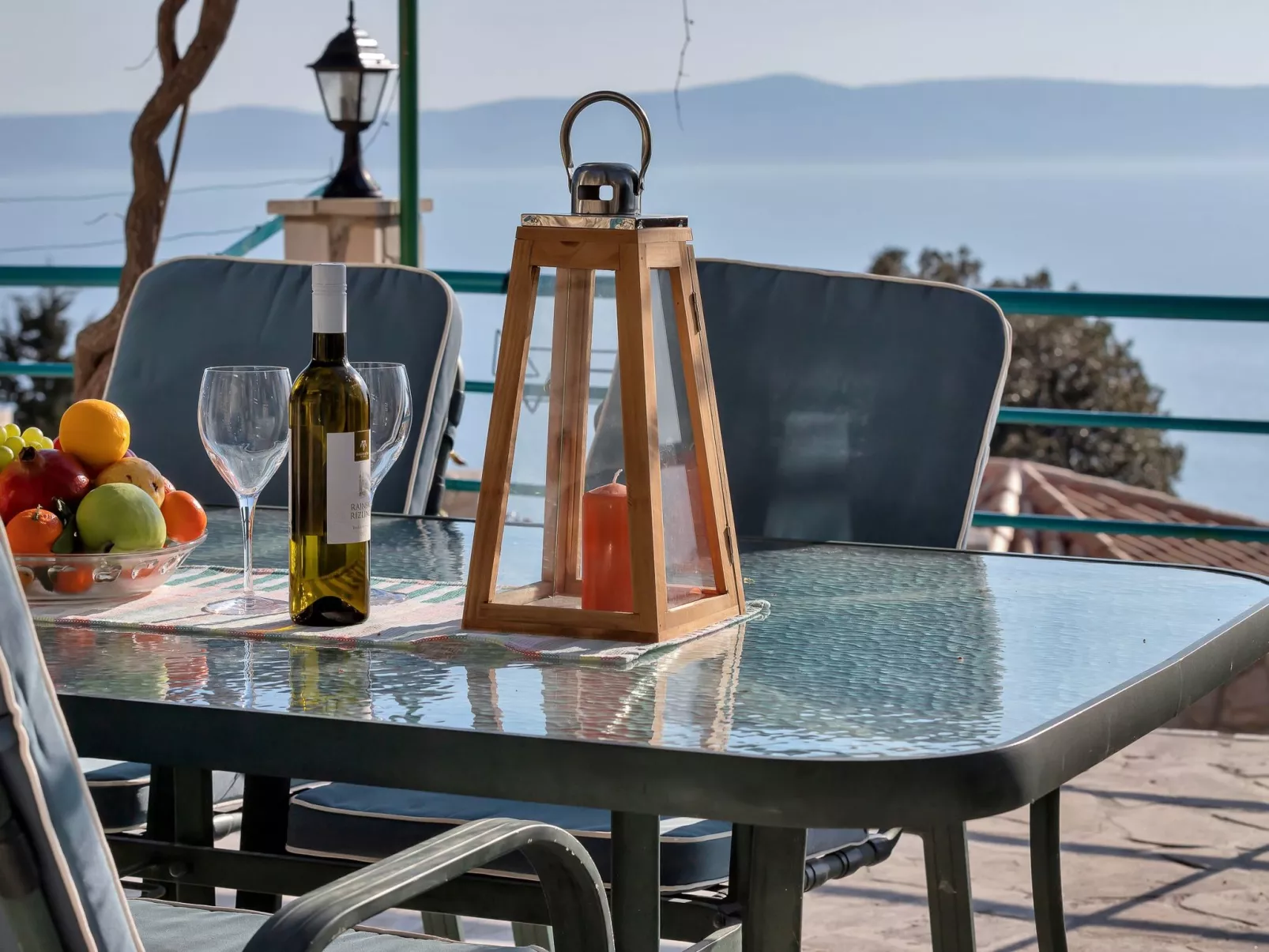 "Podgora" mit Blick auf das Wasser-Outside