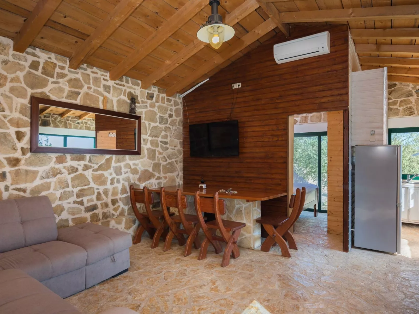 Ferienvilla Kalista mit Pool und tollem Ausblick-Dedans