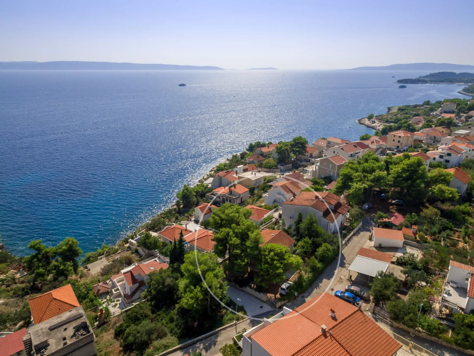 "Barbara" mit Blick auf das Wasser - Draußen