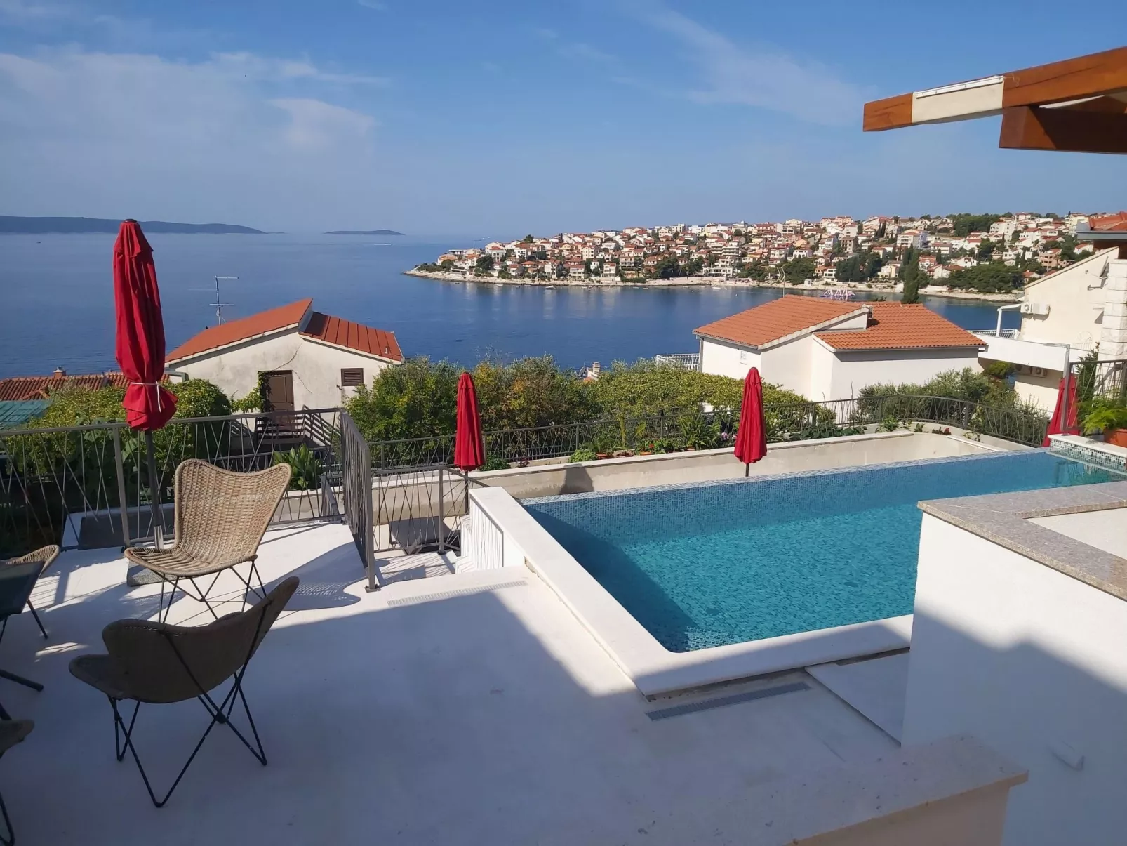 Beheizter Infinity-Pool, Appartement mit Meerblick 2-Dehors