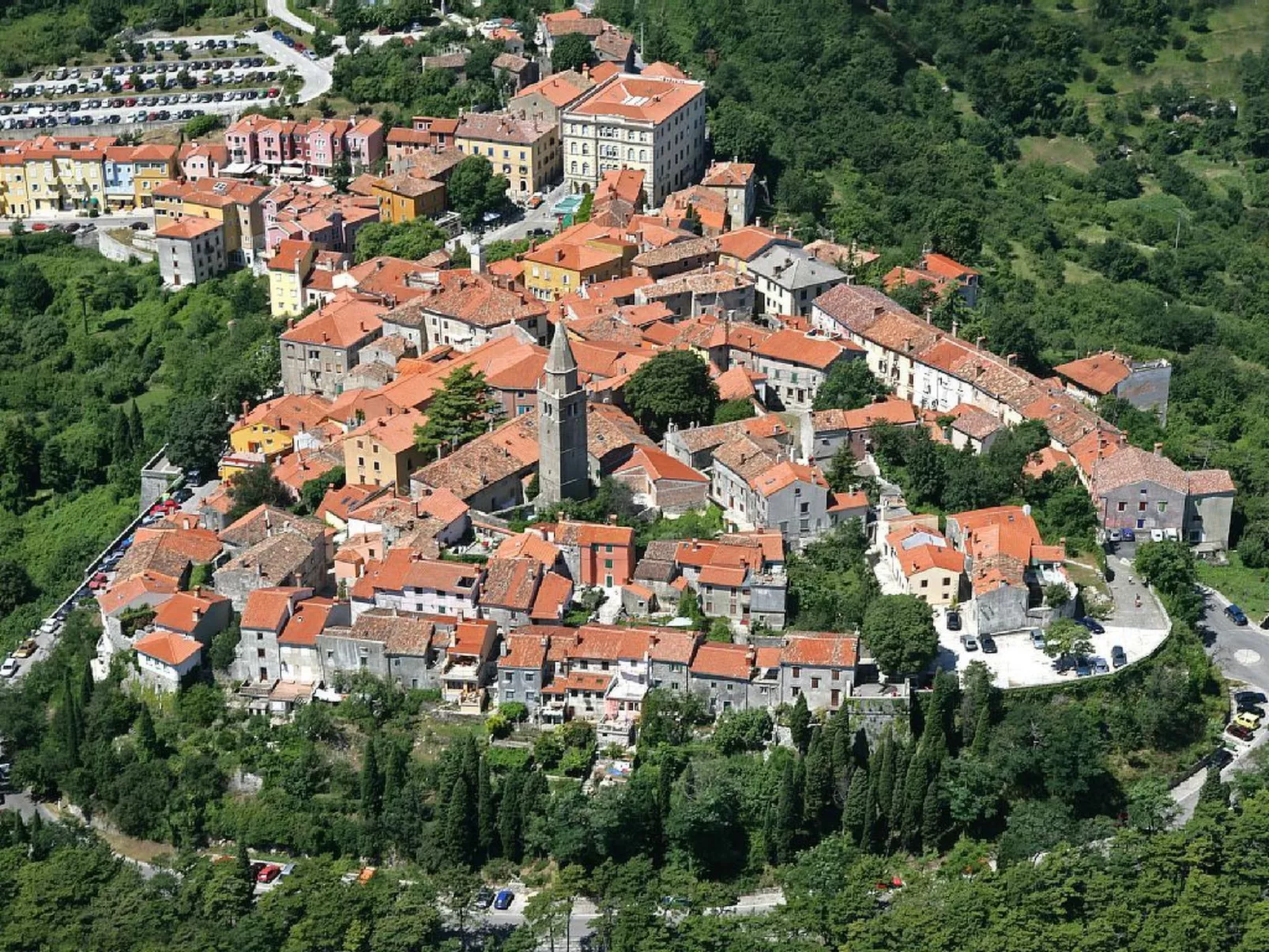Vollständig freistehendes Haus mit schönem Garten-Dehors