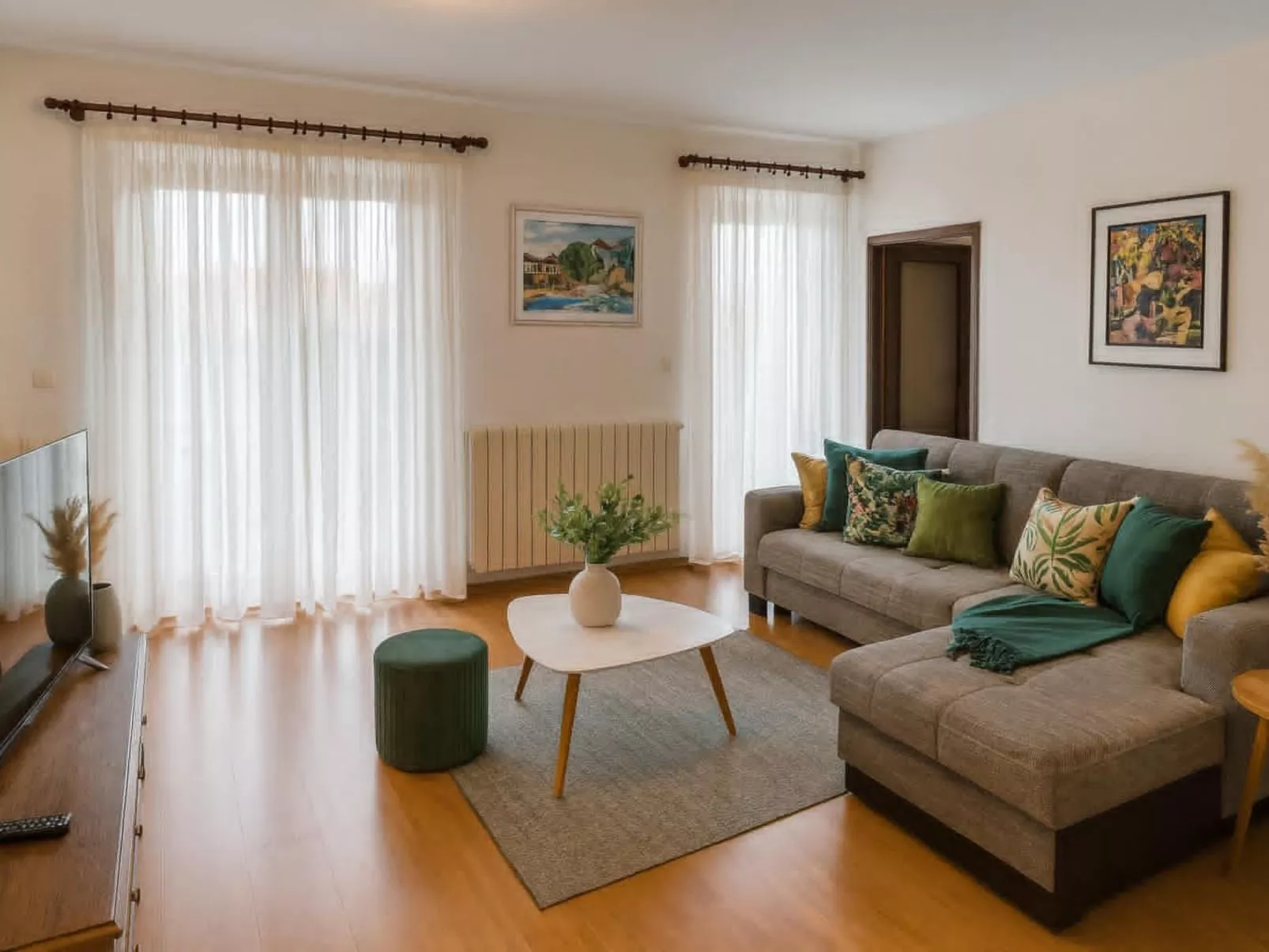 Sehr geräumige Villa mit Pool-Dedans