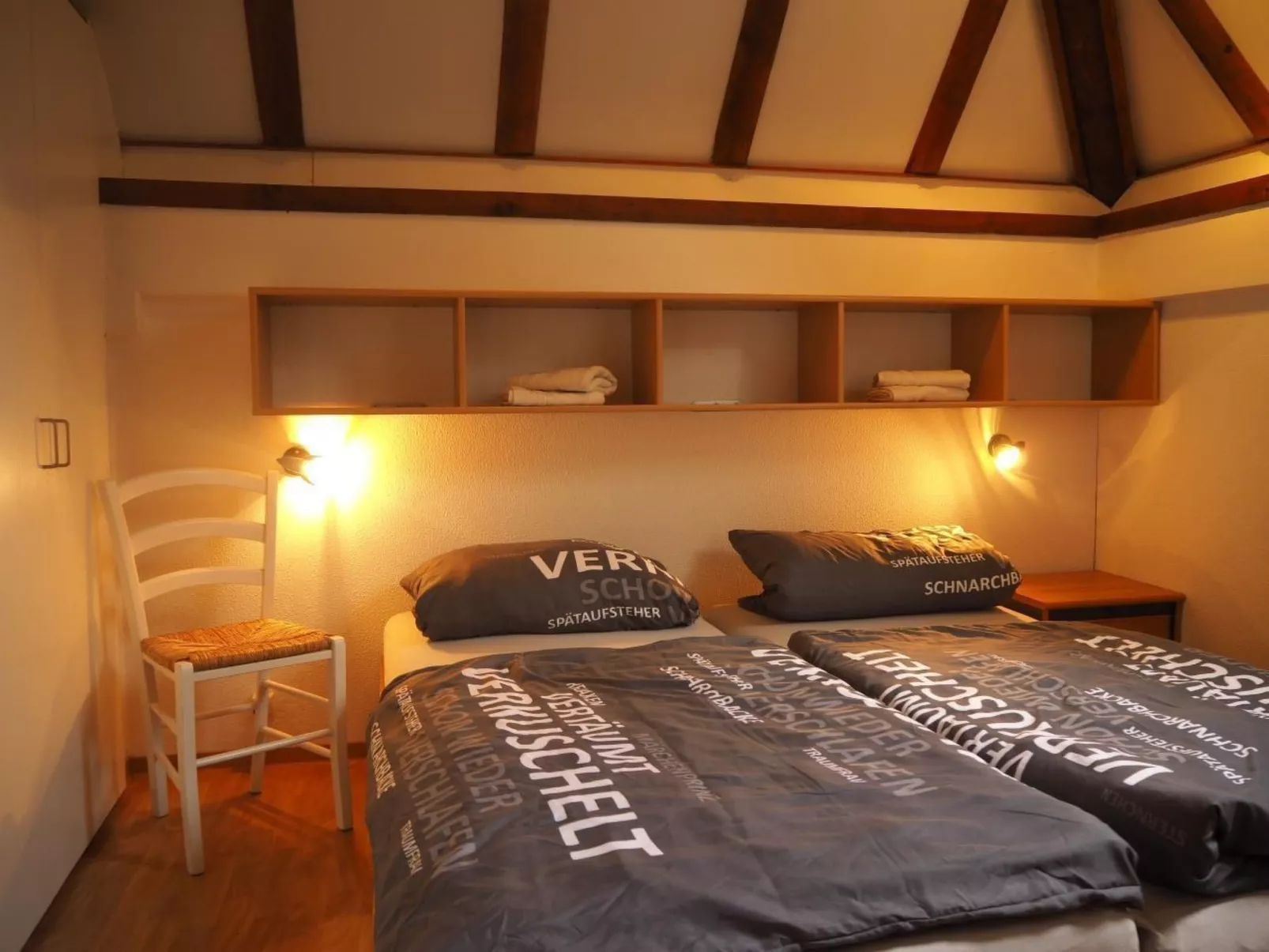 Mit Grill, Terrasse und Garten-Drinnen