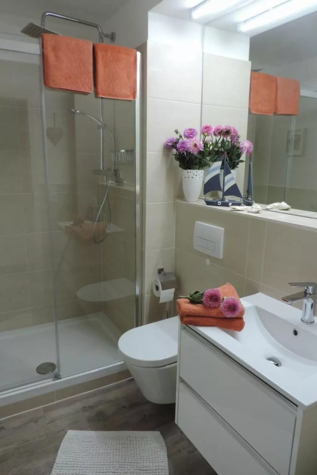 Mit Liebe ausgestattetes Haus im Naturpark-Drinnen