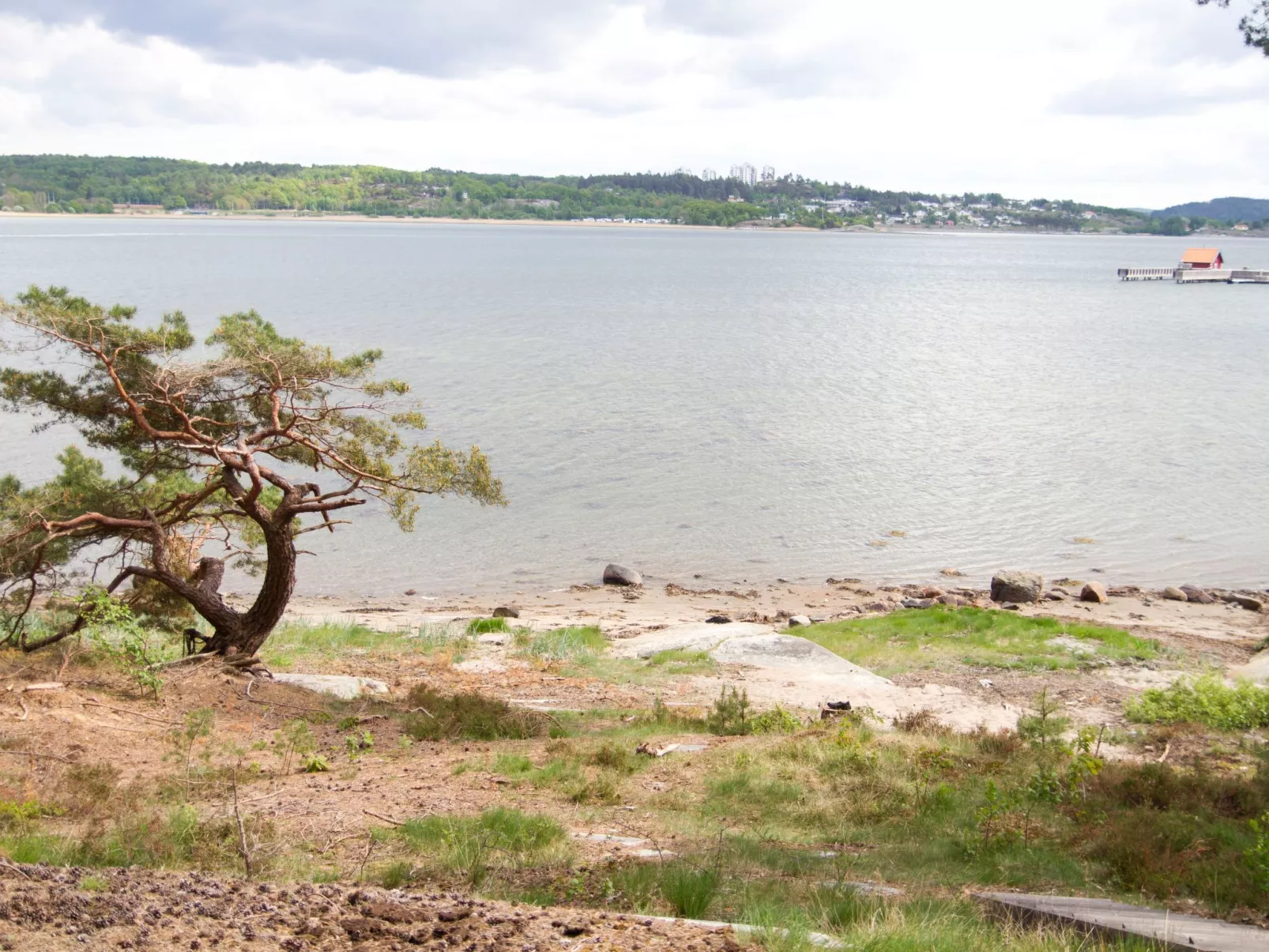 Wunderschönes Haus in einer fantastischen Natur am Meer-Draußen