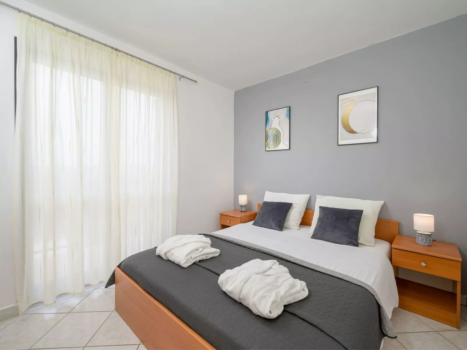 Stilvoll eingerichtete Ferienwohnung 4-Dedans