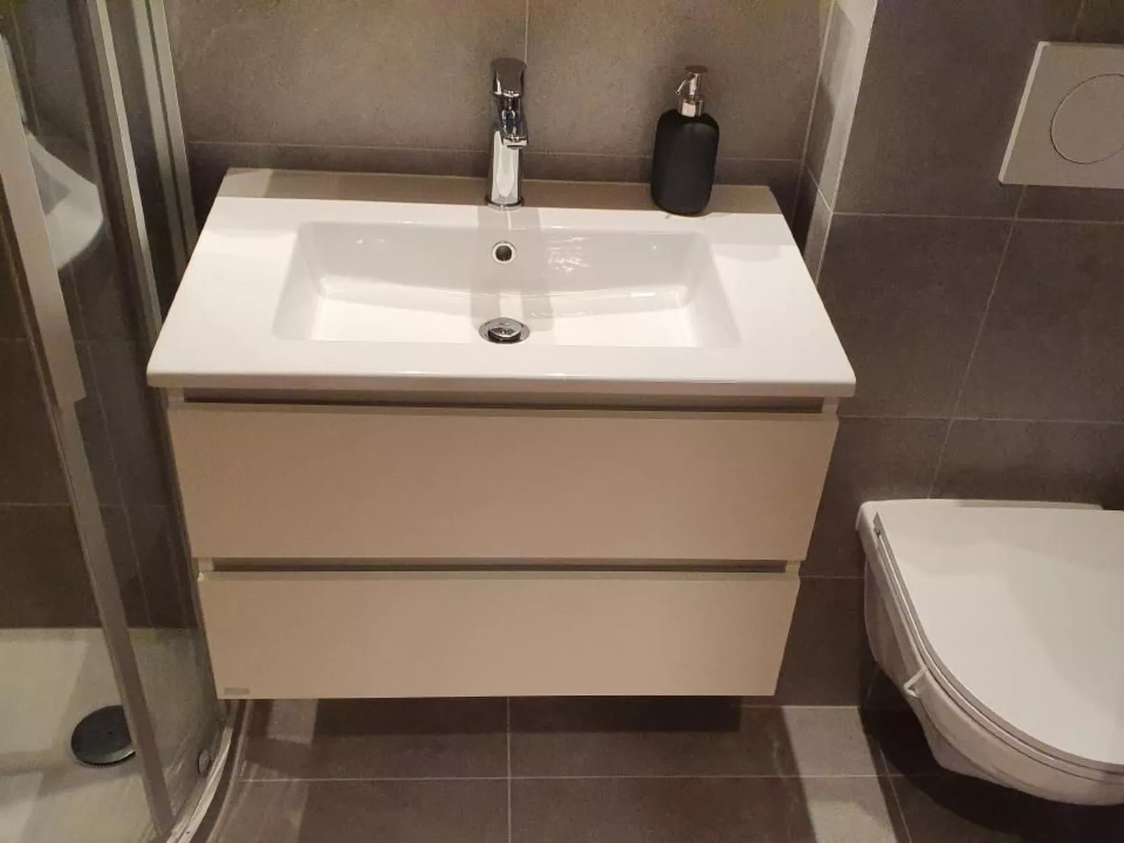 Mit Blick auf die Berge-Drinnen