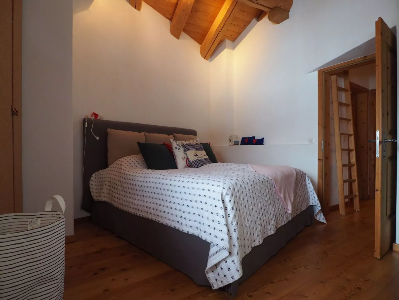 Chesa Aledeia A7-Drinnen