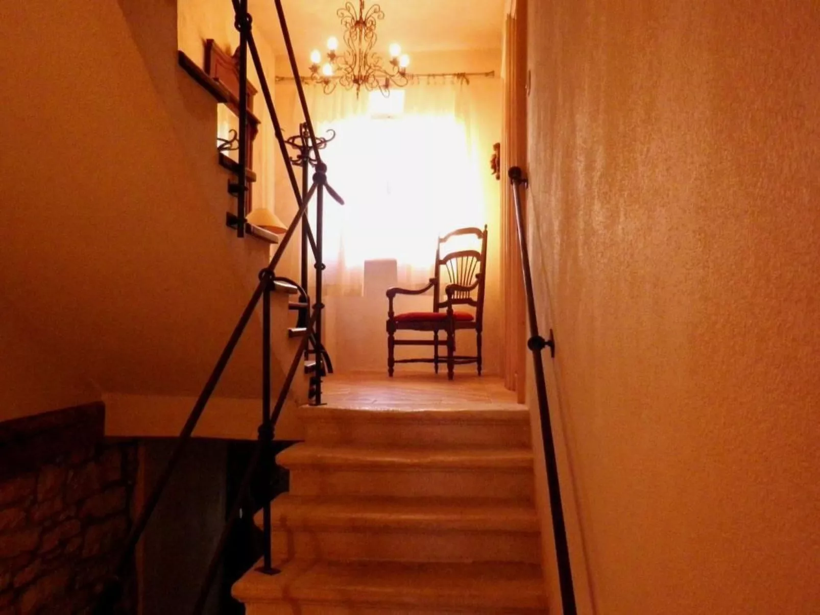 'Adri' mit Wasserblick-Drinnen