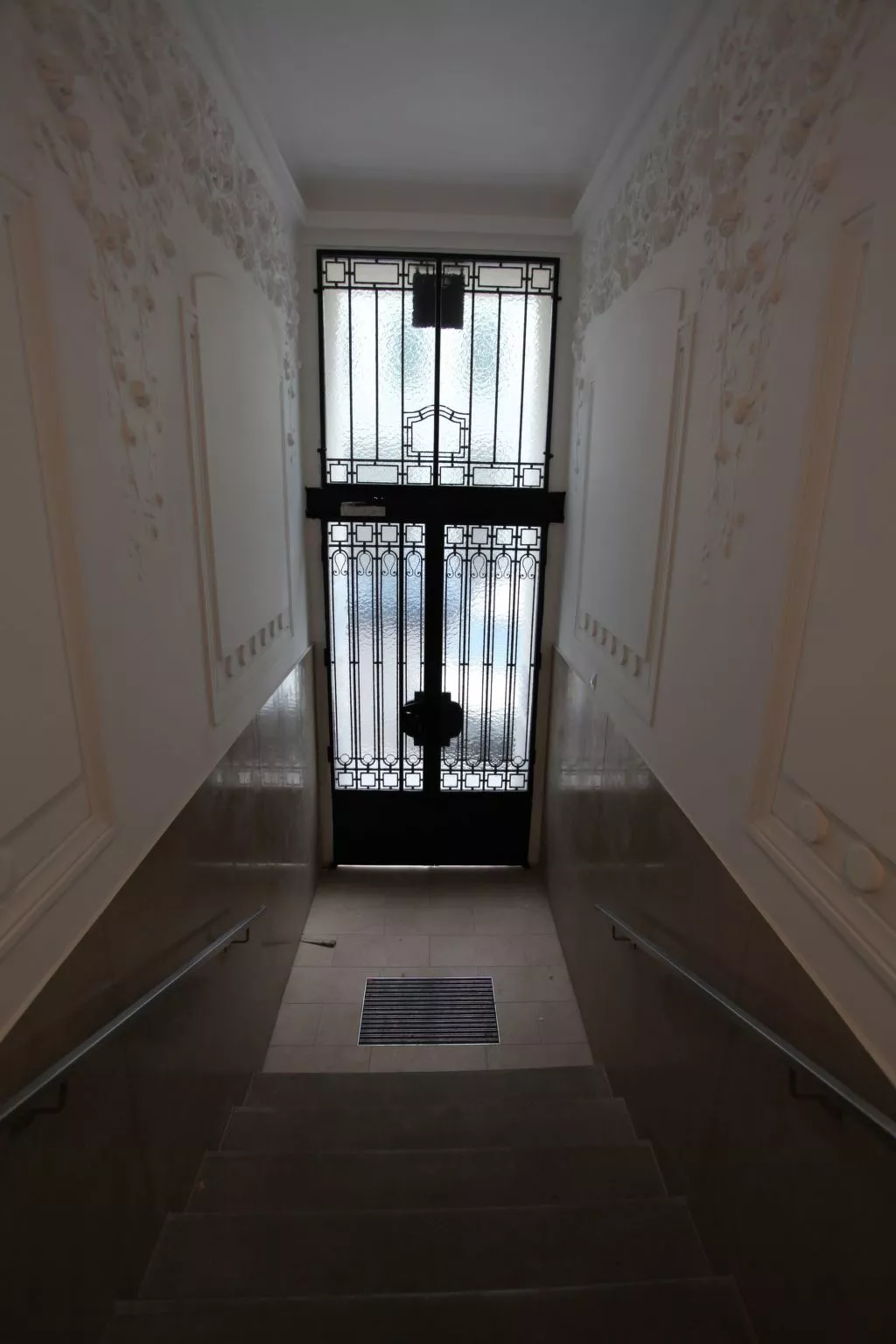 Moderne Stadtwohnung-Drinnen