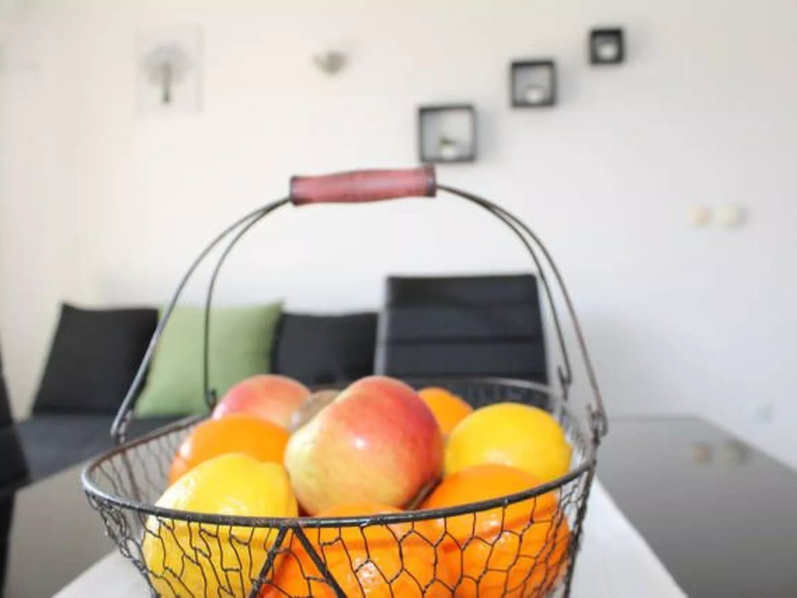 Mit Balkon für vier Personen-Inside