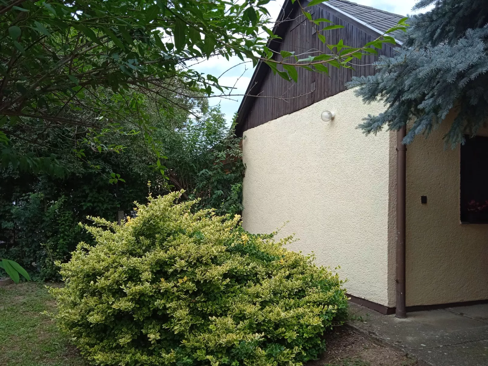 Kleines Ferienhaus in einer ruhigen Strasse-Dehors