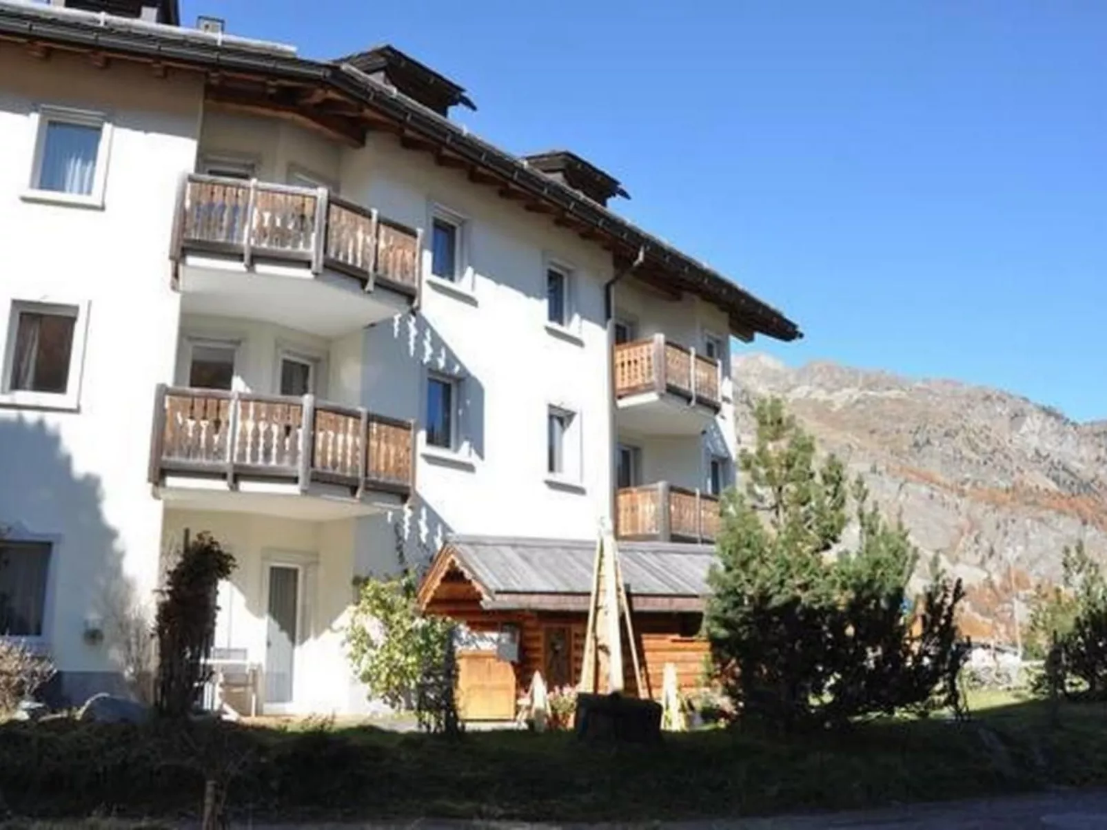 Chesa Sunasain V3-Draußen