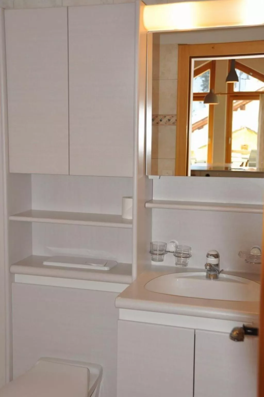 Chesa Sunasain V11-Inside