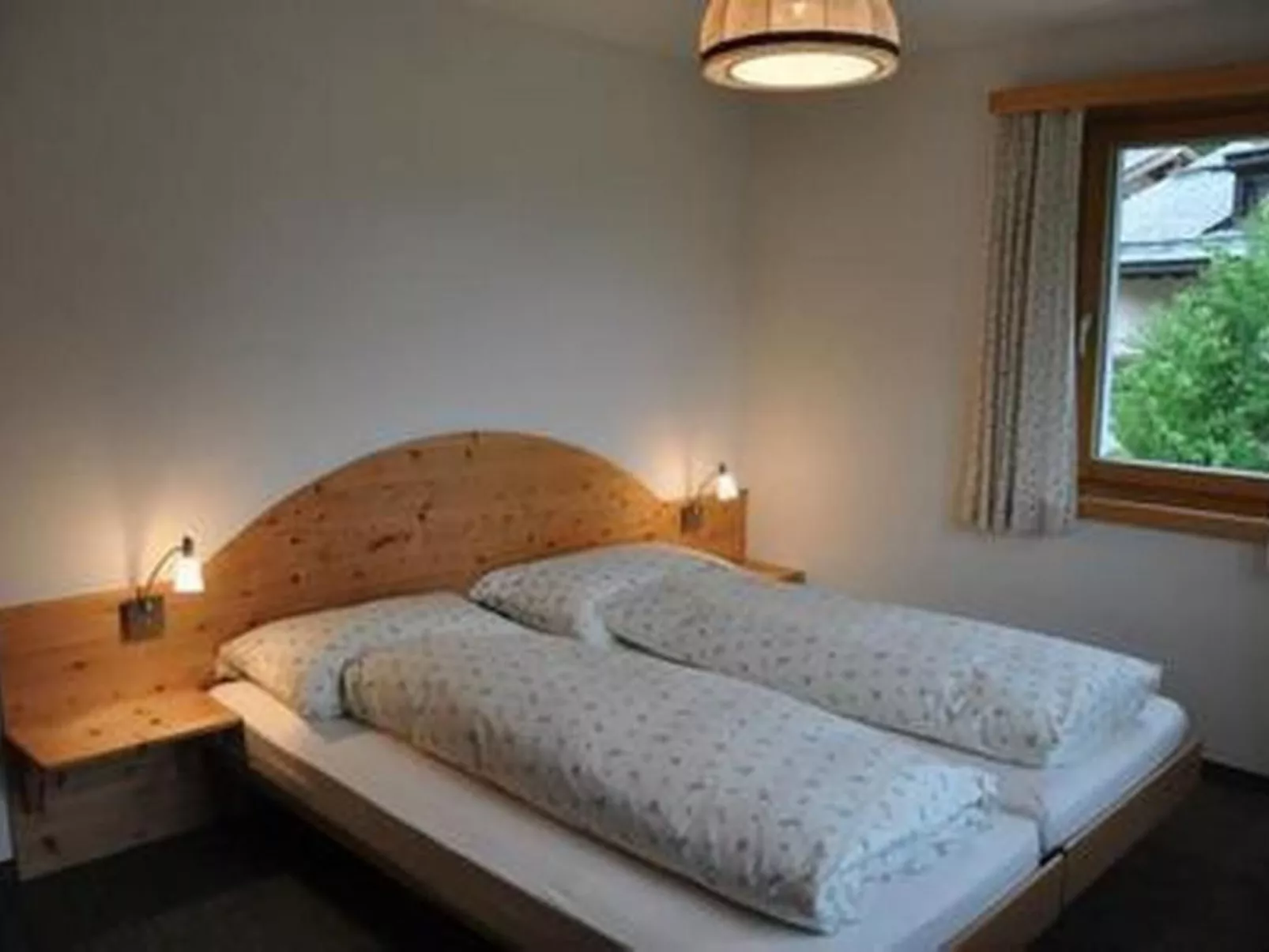 Chesa Sunasain V8-Drinnen