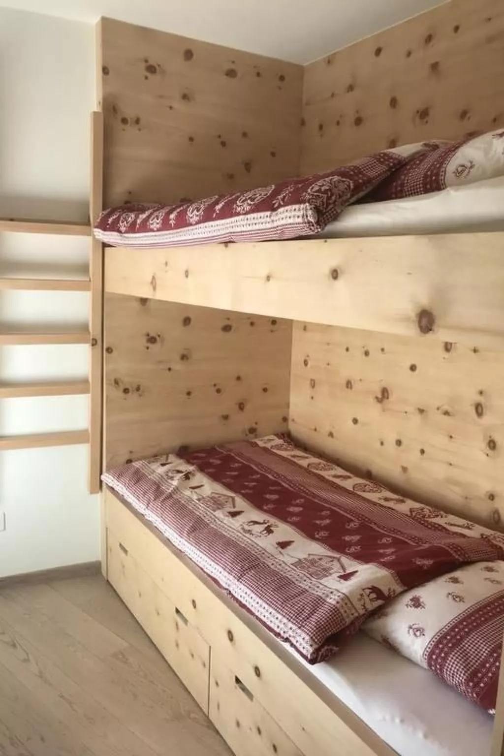 Chesa Arnica 3-Drinnen