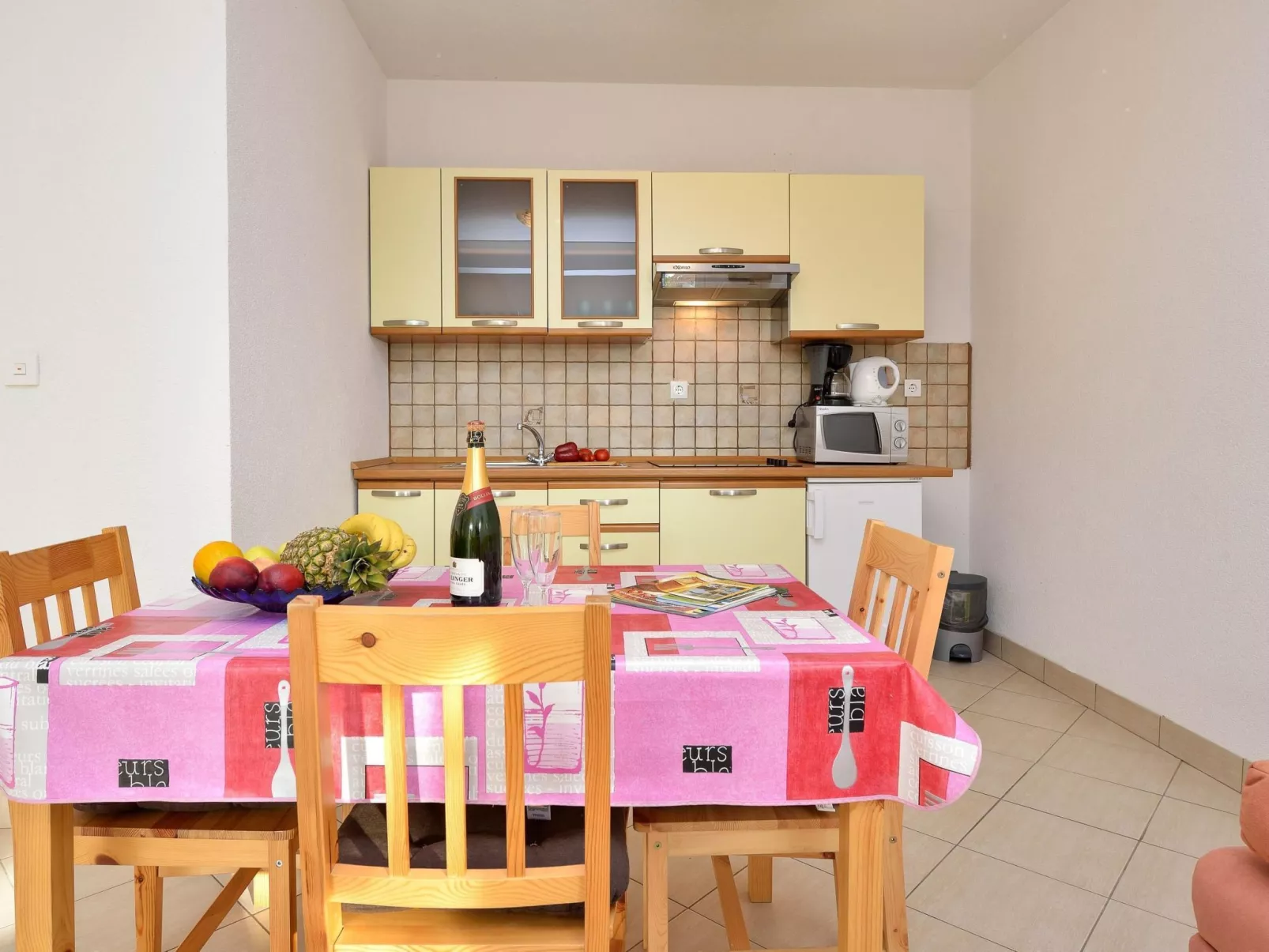 "Antonio" mit Blick auf das Wasser-Inside