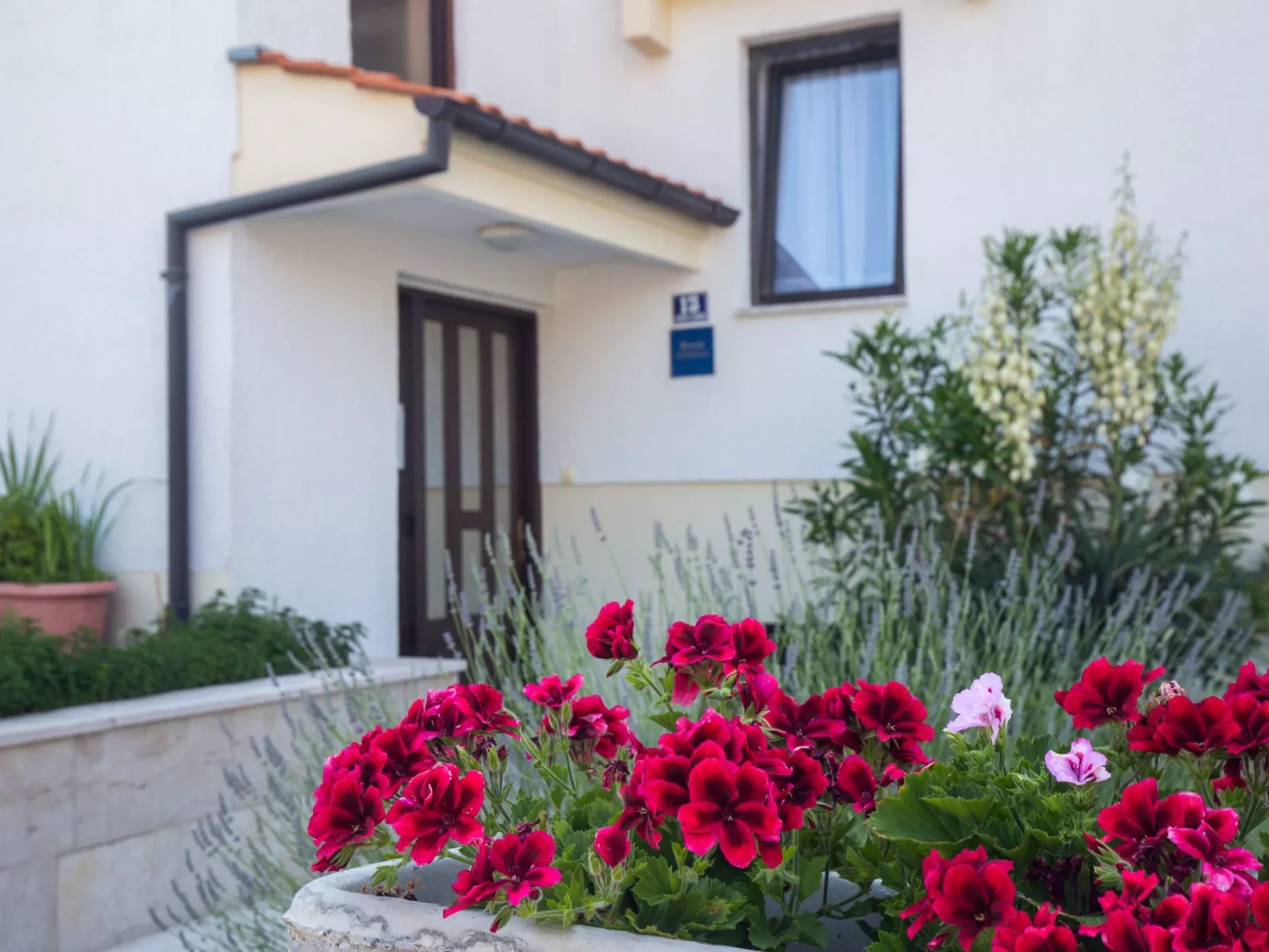 Wohnung Nr. 1 mit 2 Schlafzimmern und 2 Balkonen im 1. Obergeschoss-Image-tags.info