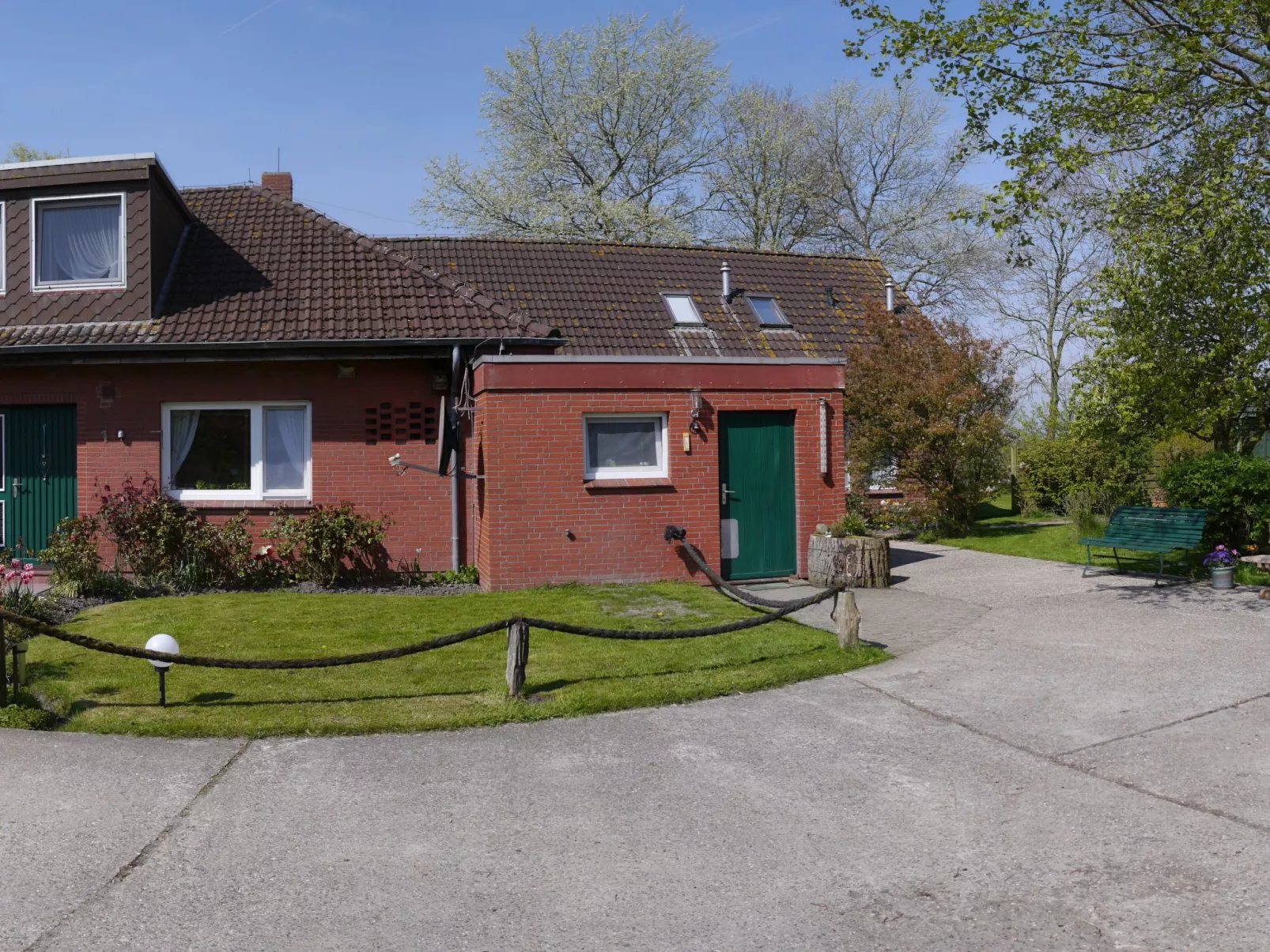 In Pilsum mit Großem Garten-Outside