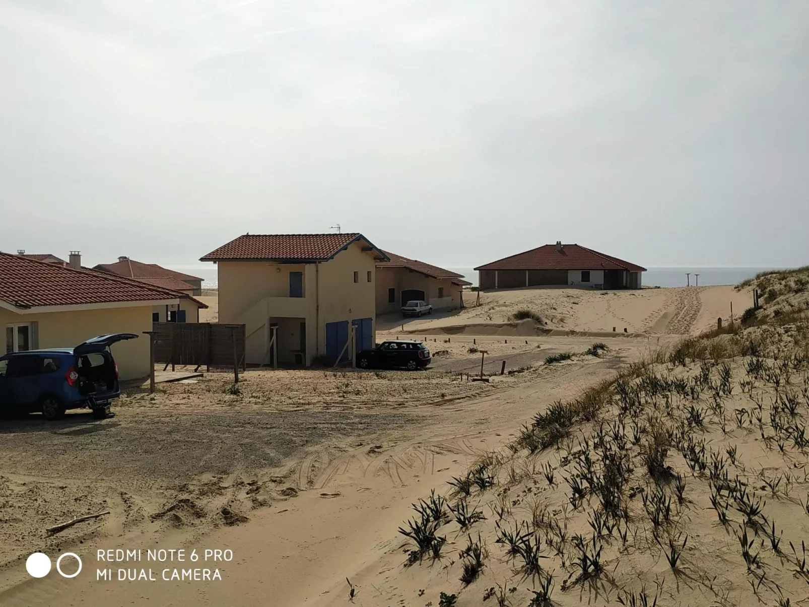 Haus am Meer, die Füße im Sand-Dehors