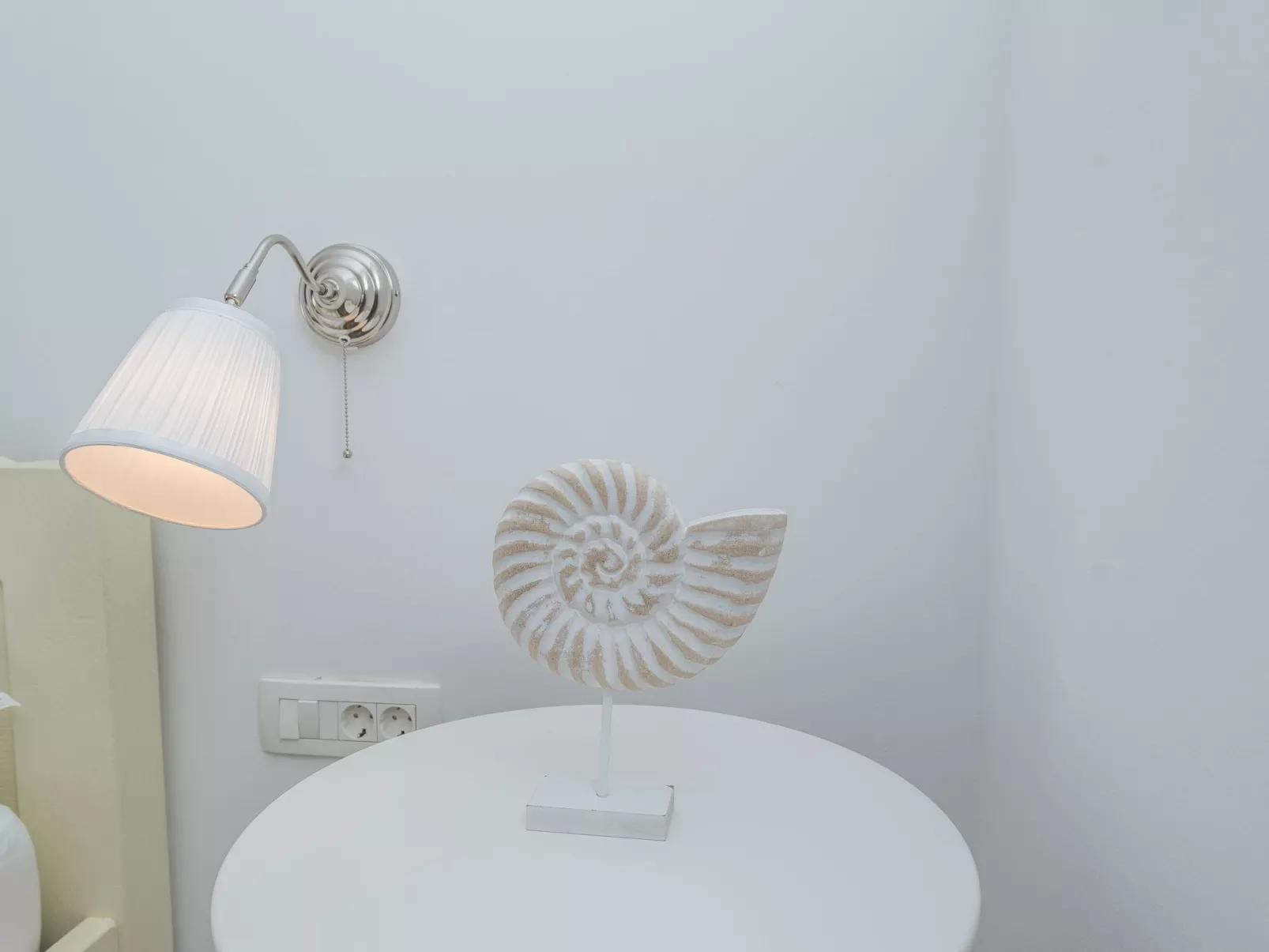 "Ena" mit Blick auf das Wasser-Drinnen