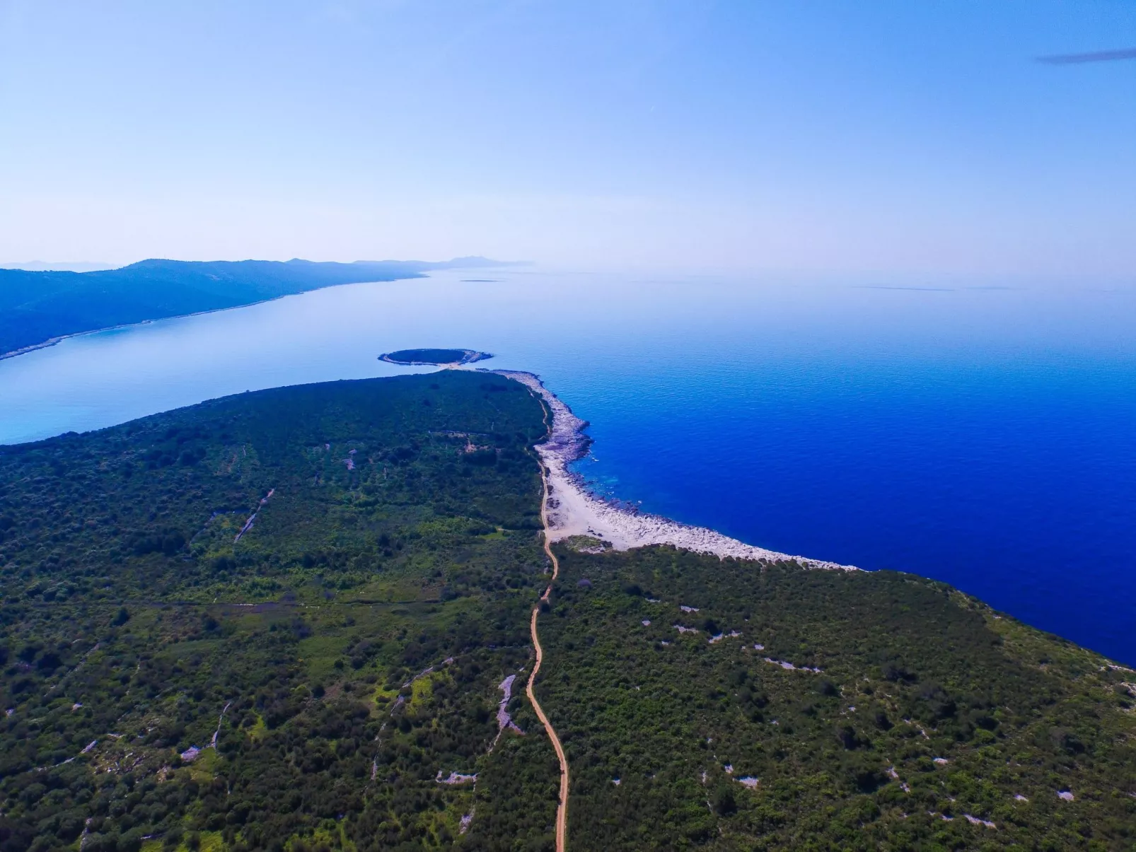 "Sakarun" mit Blick auf das Wasser-Draußen