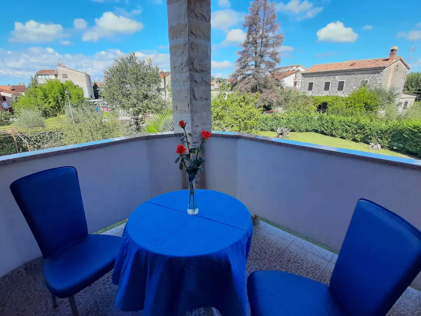 Villa Linet 5.-Draußen