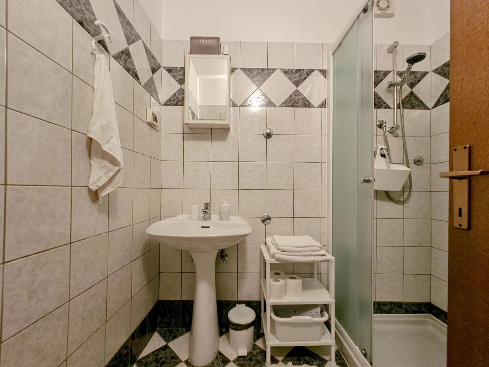 Für 3 Personen ca. 30 m&sup2; in Novigrad, Adriaküste Kroatien (Westküste von I-Inside