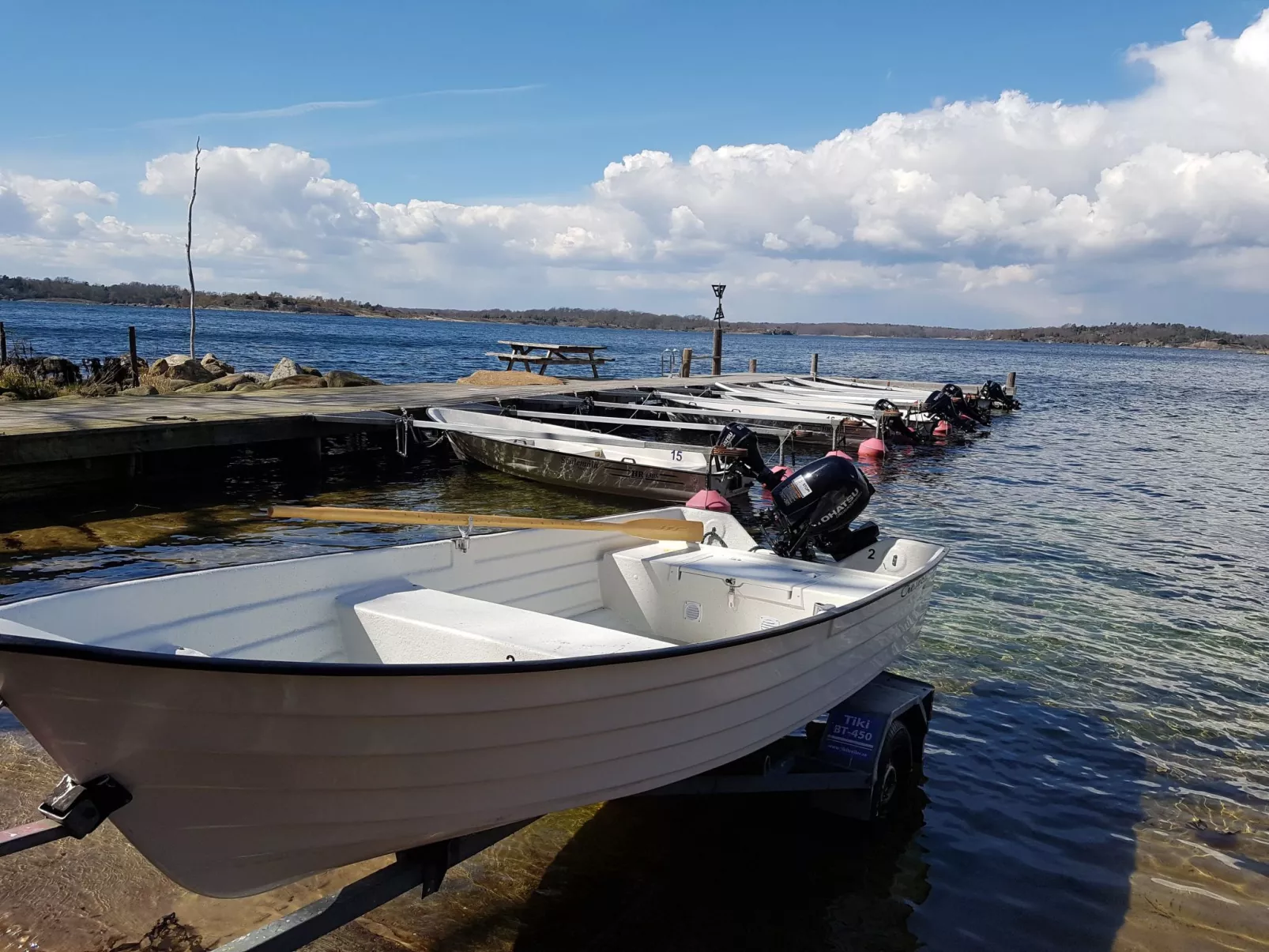 Holzhaus mit überdachter Terrasse-Draußen