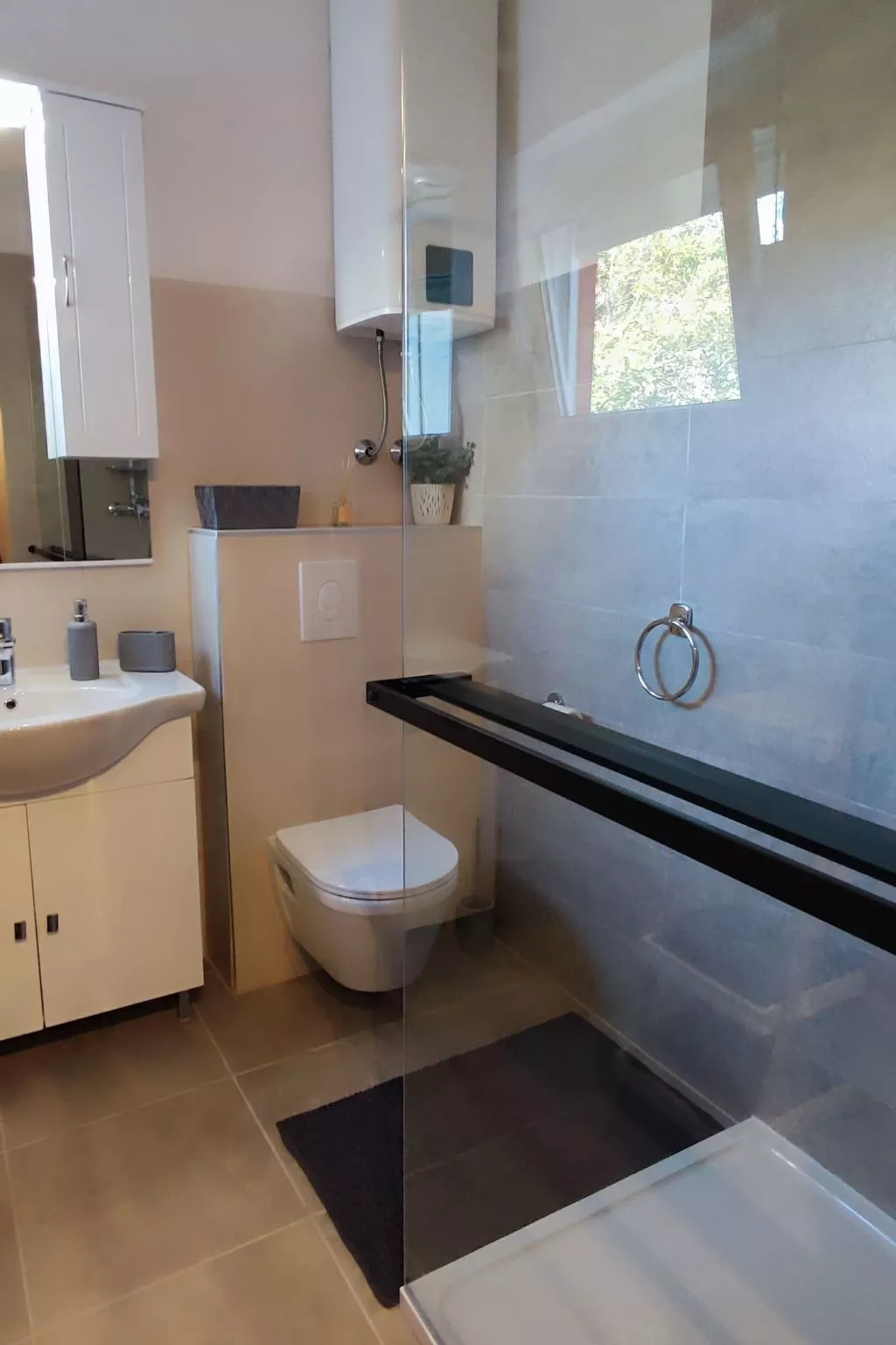 Tihana mit mediterranem Garten-Inside