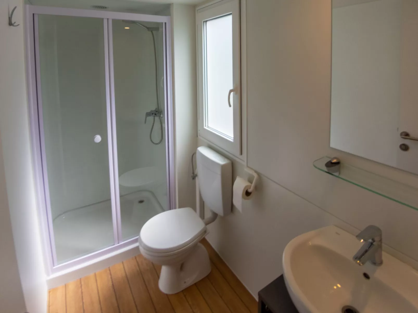 Mobilheim mit gemeinschaftlichem Pool-Drinnen