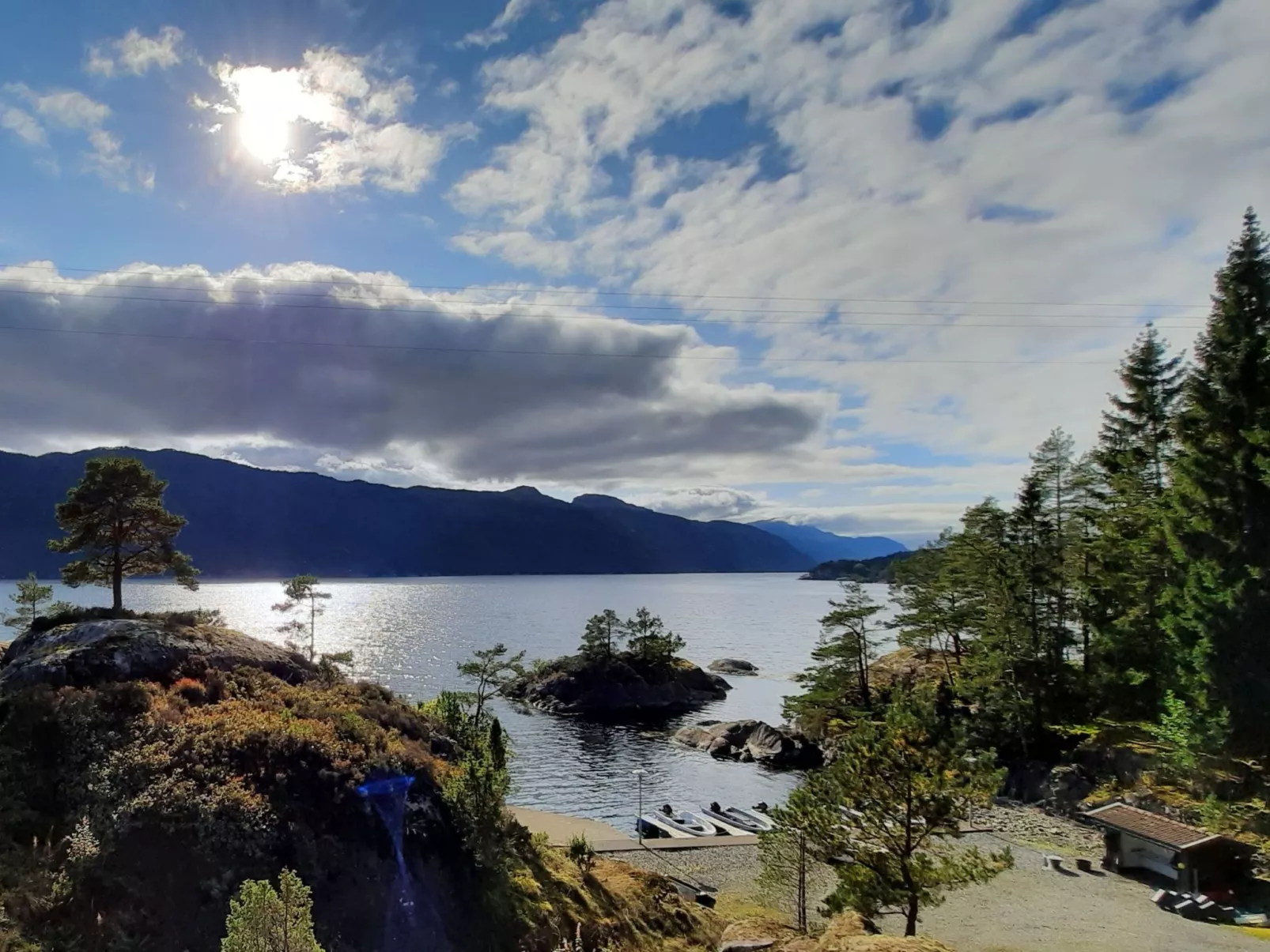 Häuschen mit Blick auf das Wasser-Dehors