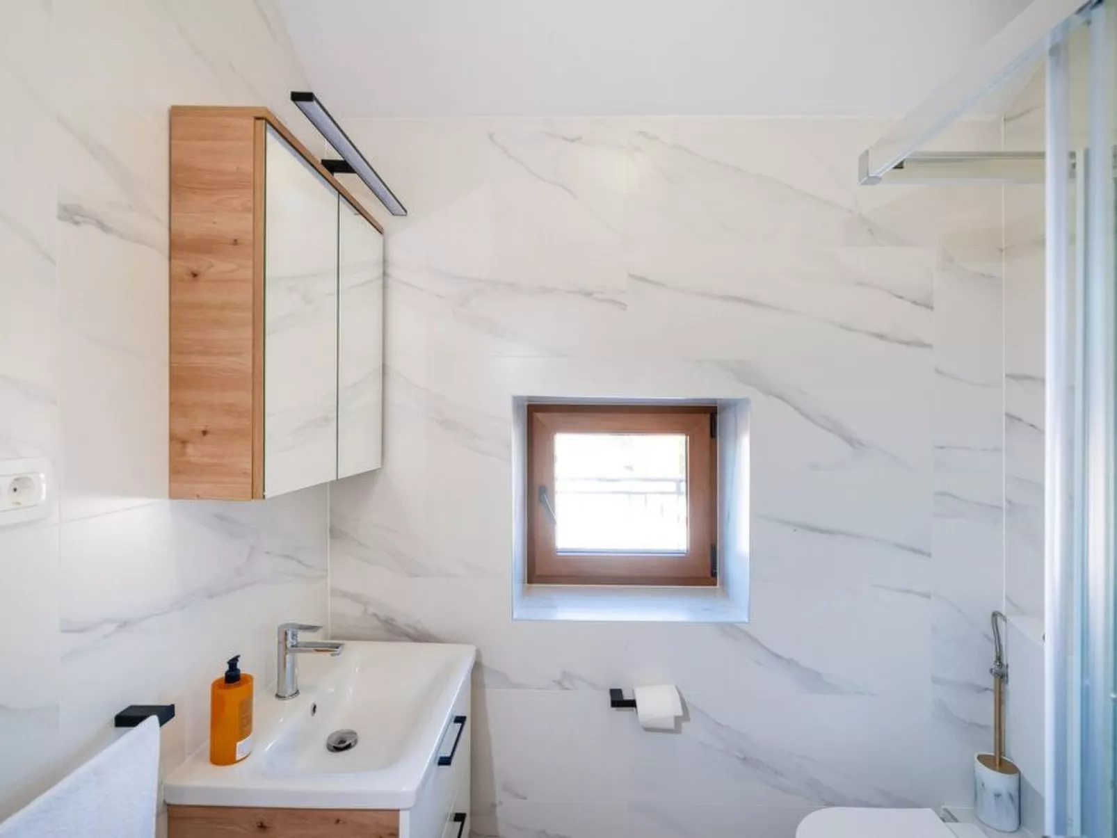 Mit Jacuzzi-TA Leut Agency-Inside