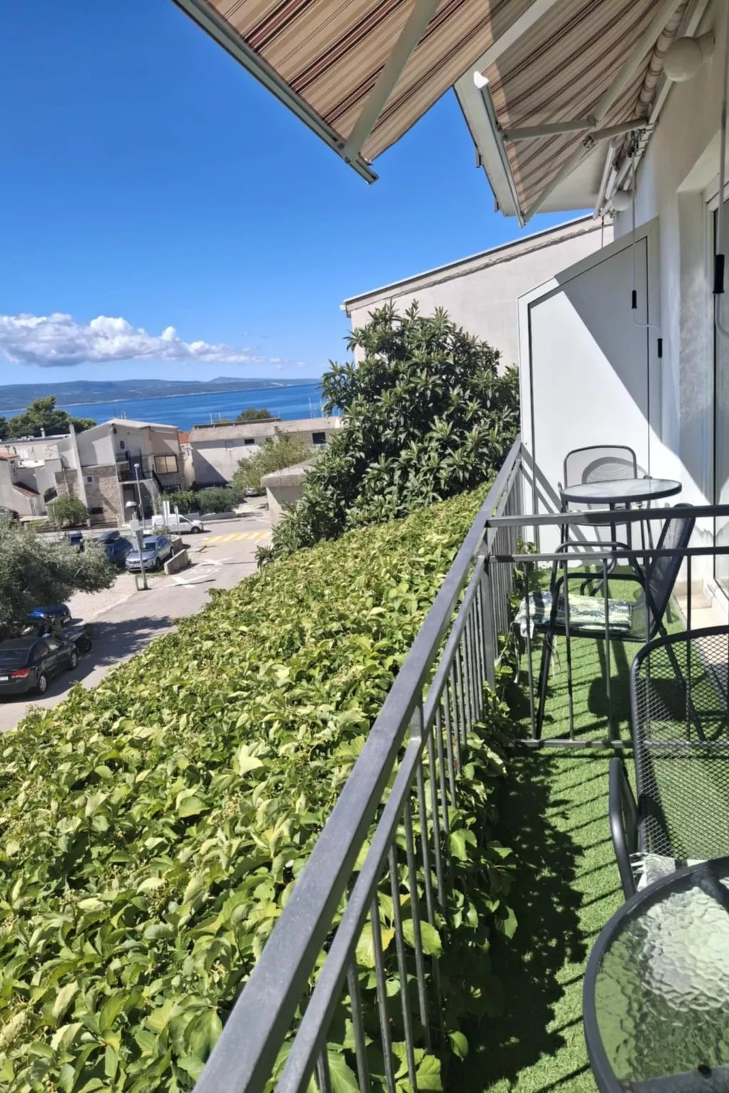 Mit Blick auf das Wasser-Draußen