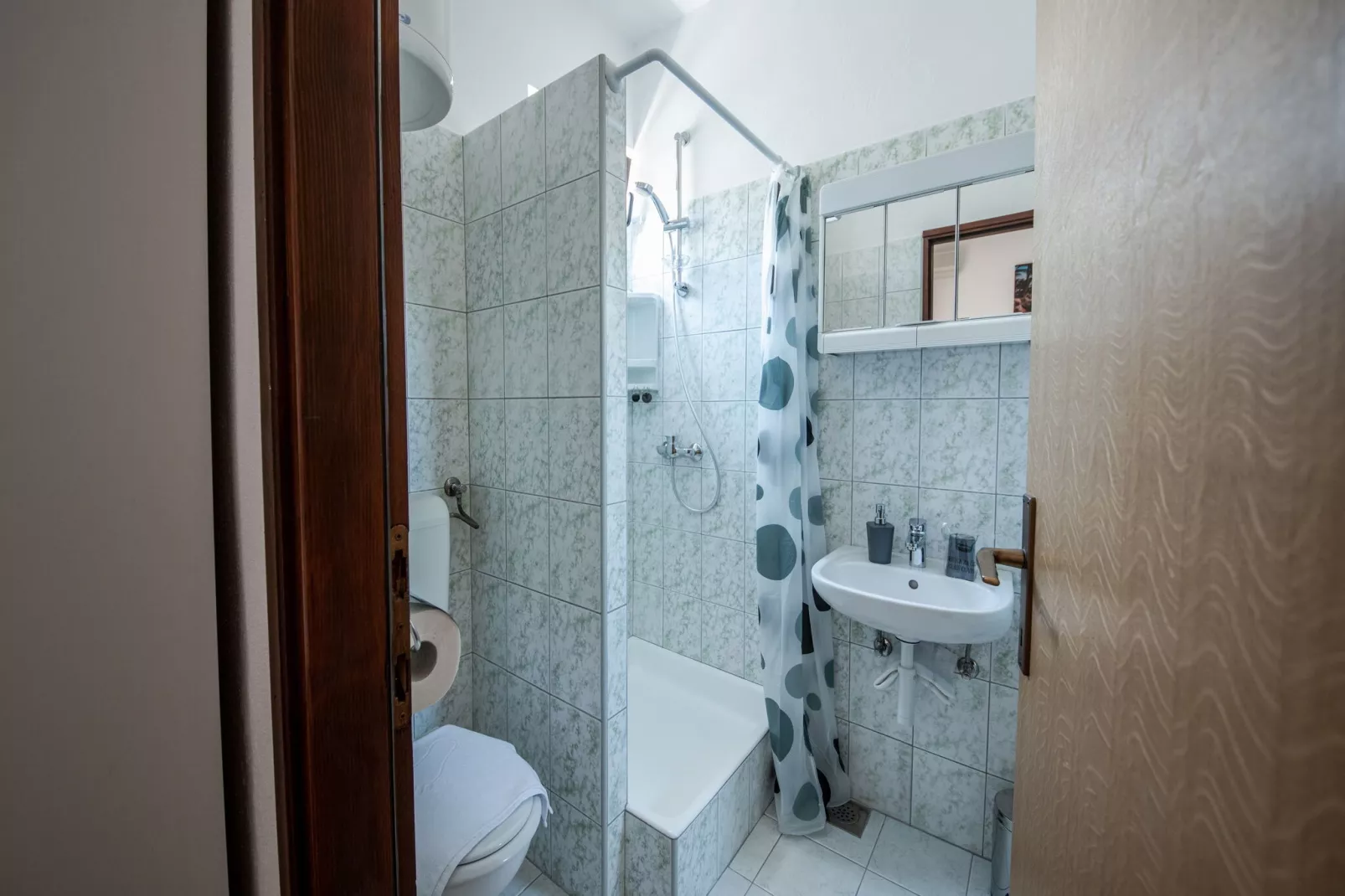 Apartment im Haus Zora - Seline SD170 A01-EG 9 Pers-Bathroom