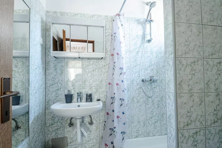 Apartment im Haus Zora - Seline SD170 A01-EG 9 Pers-Bathroom