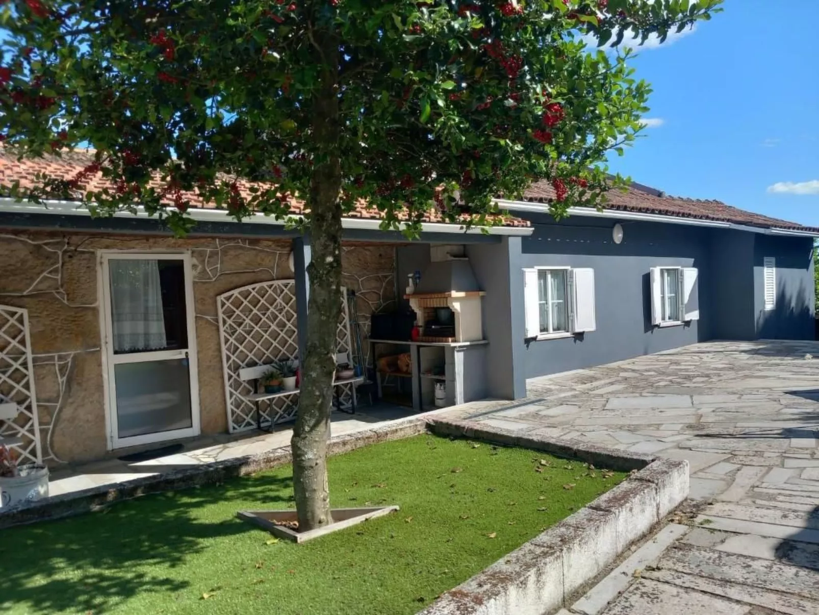 Weißes Haus in Douro Weinberge-Draußen