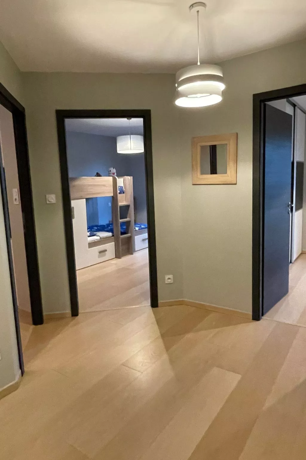 Das ruhige Les Grangettes mit Seeblick-Dedans