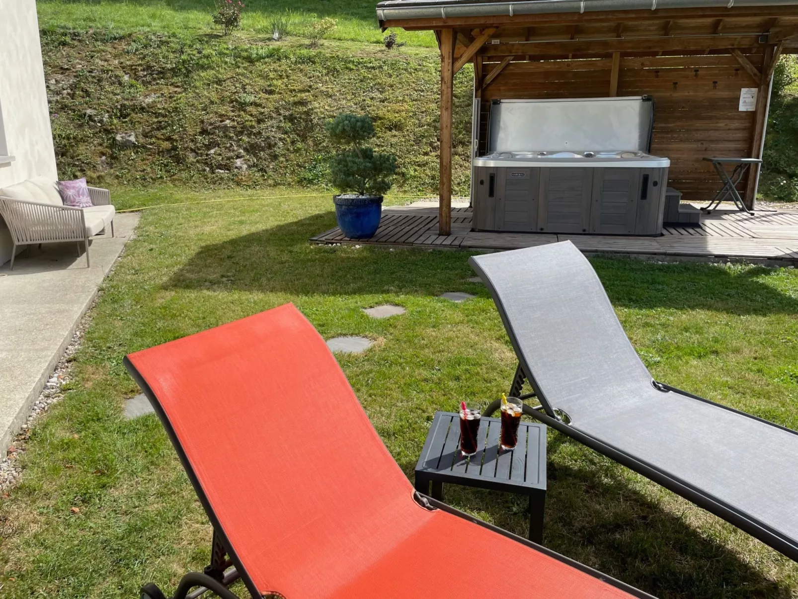 In Aiguebelette-Le-Lac mit Garten, Terrasse und Grill-Image-tags.info