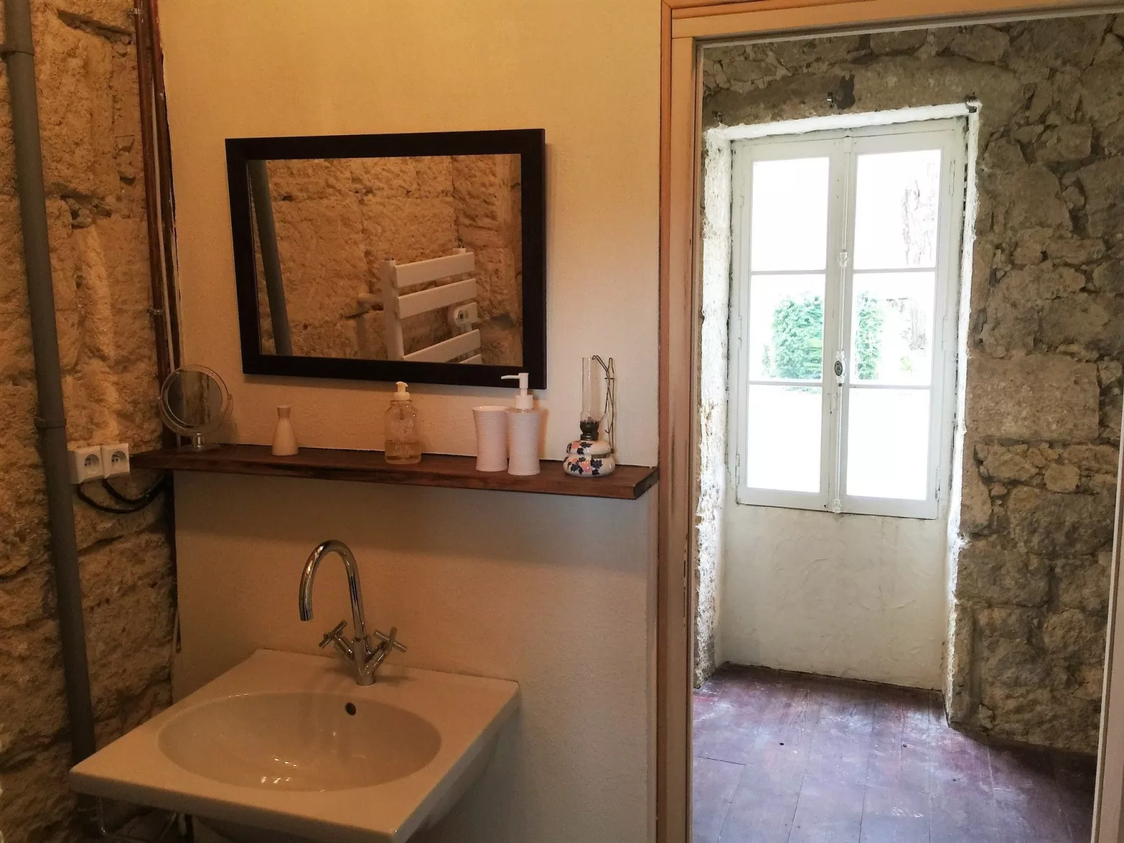 Pujols Petite-Inside