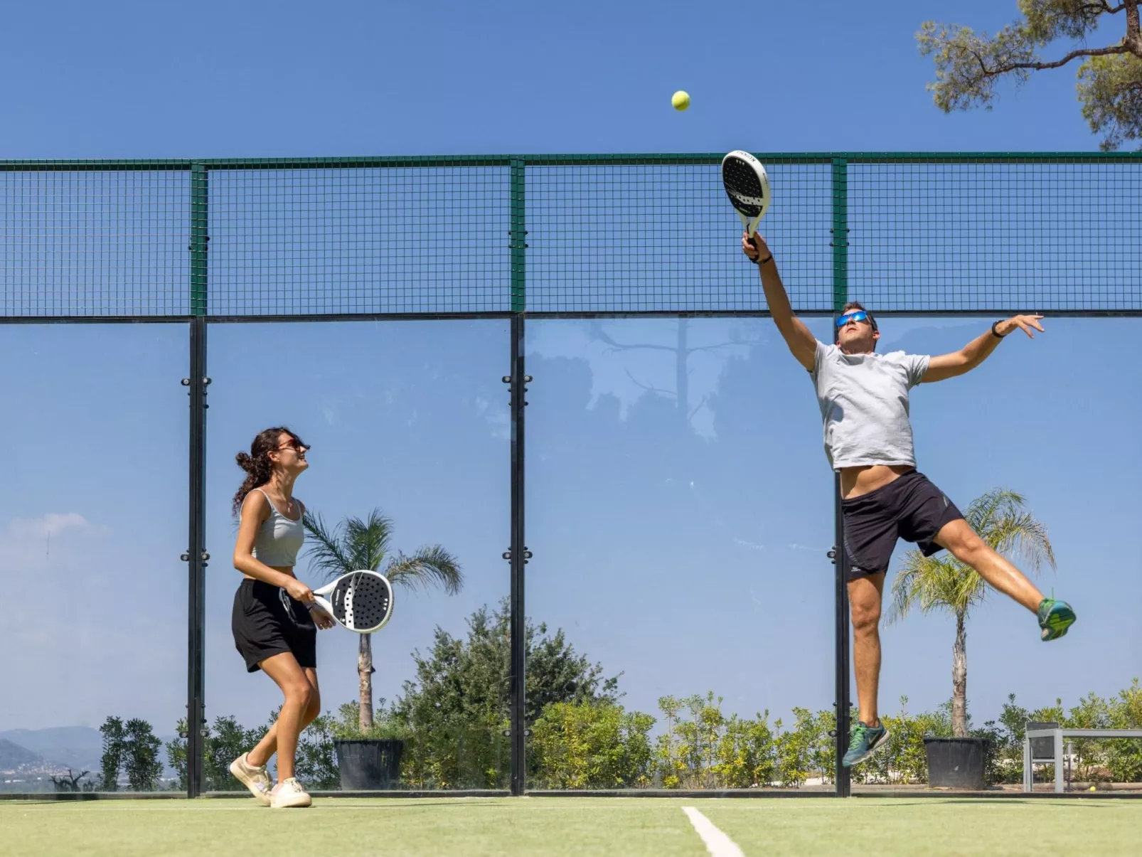 Im Herzen eines Weinguts, Terrasse und Balkon mit Bergblick, Schwimmbad - Draußen
