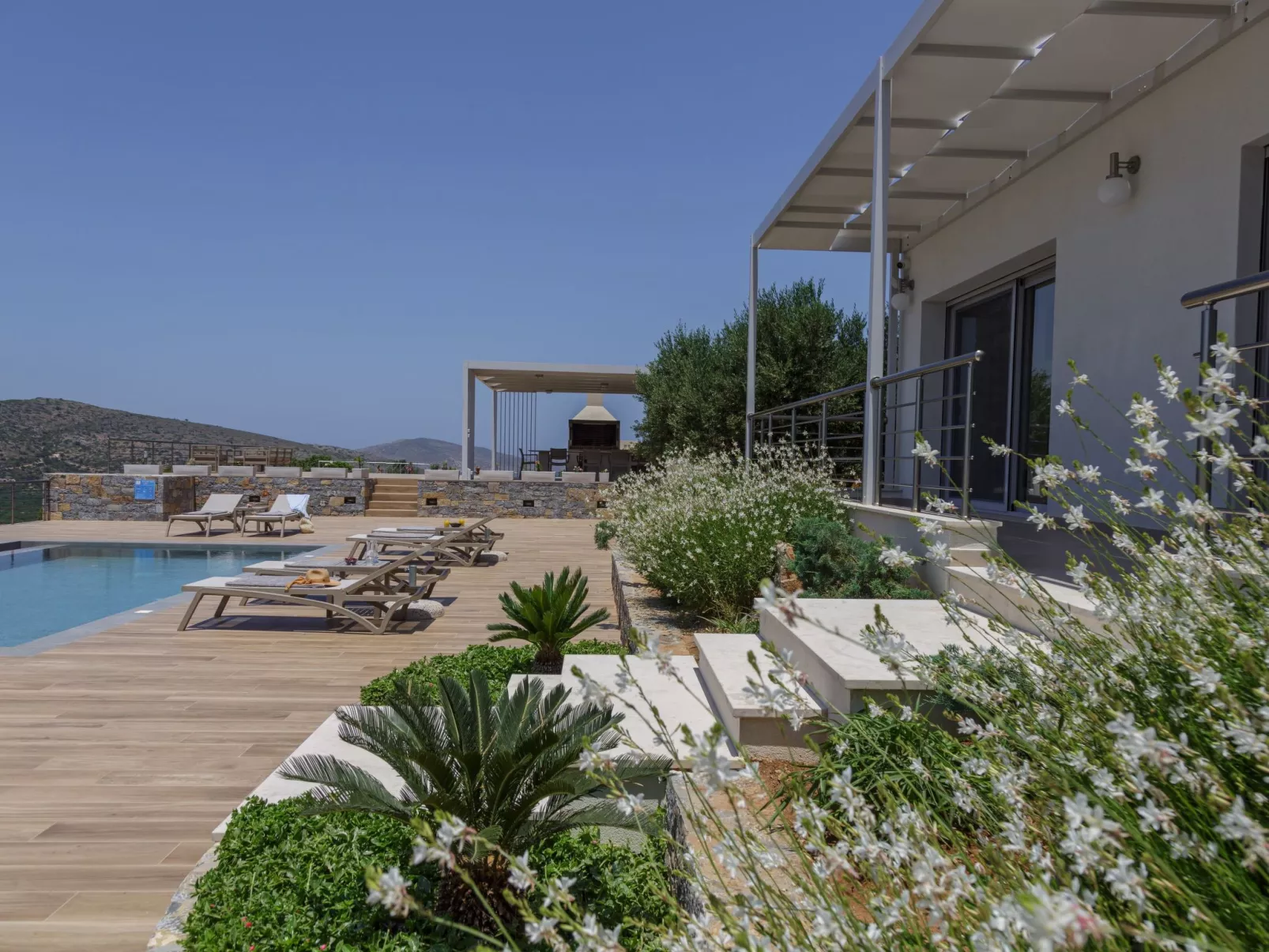 Villa mit Grillplatz und privatem beheiztem Pool-Dehors