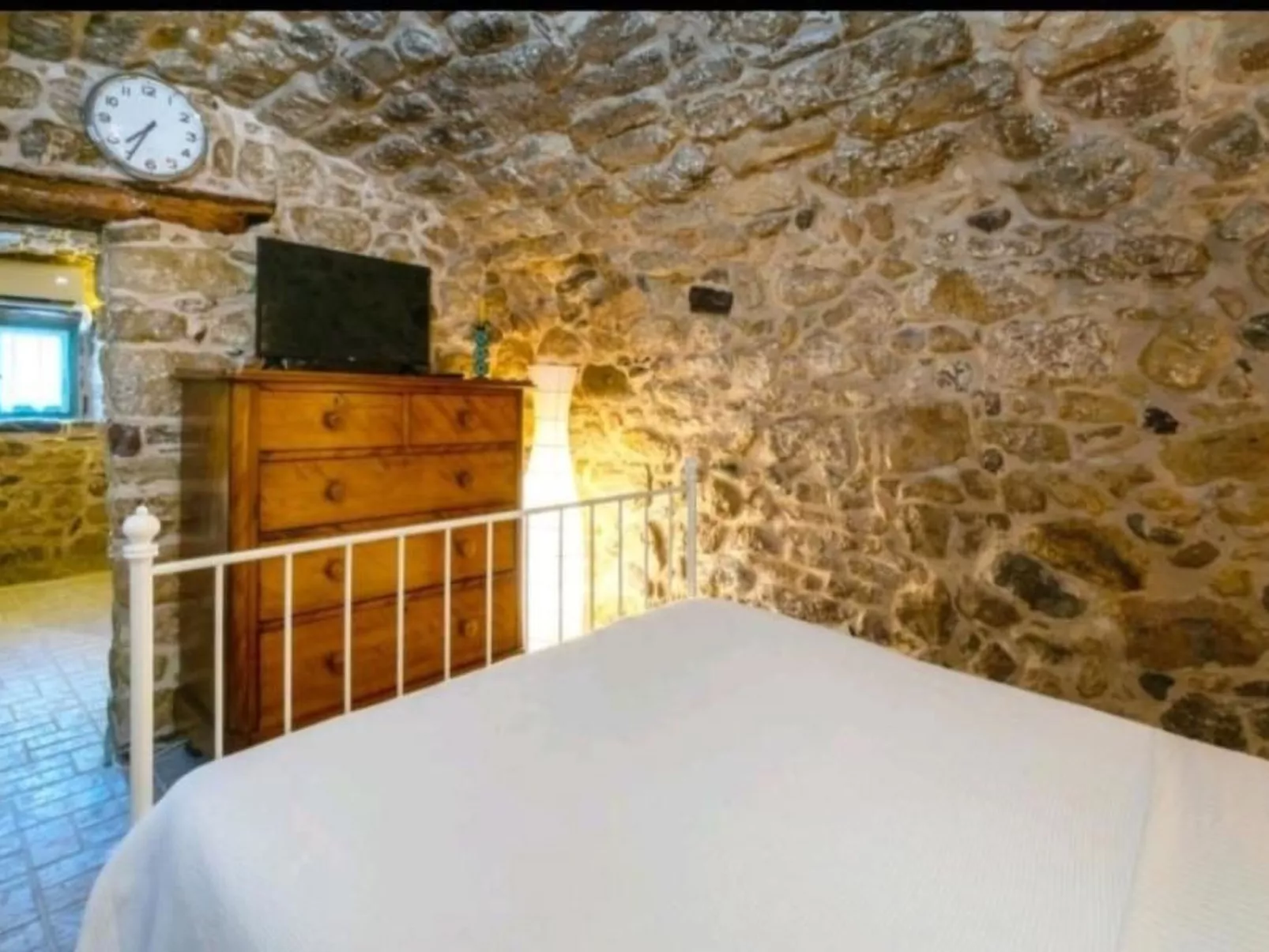 Mit Blick auf das Wasser-Drinnen