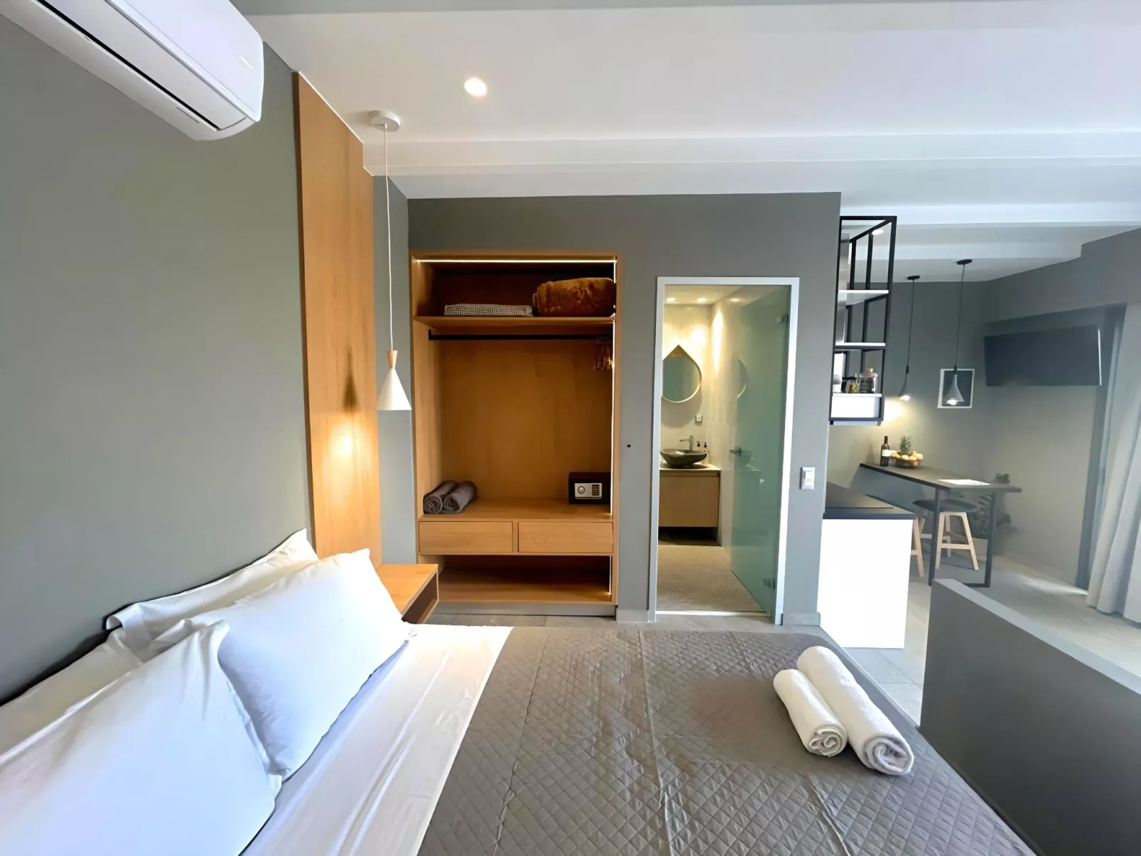 Canes Maxima Suite Privater Pool-Inside